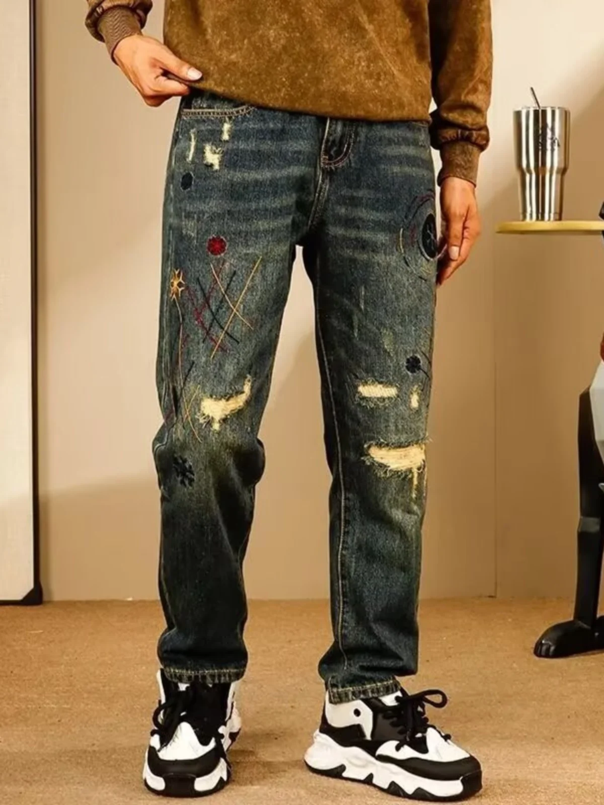 

Модные мужские джинсы в стиле High Street: универсальные, с эффектом потертости, пэчворк, вышивка, свободный прямой крой, повседневные, синие, из денима, длинные брюки