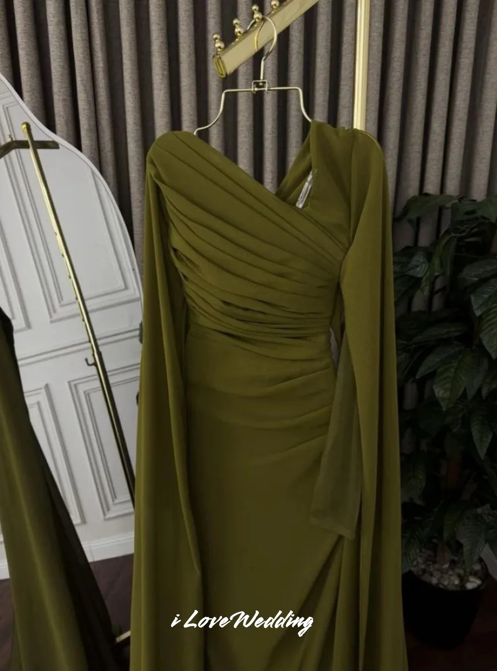 Abiti da sera verdi 2025 Chiffon a maniche lunghe a pieghe Sirena pavimento-lunghezza Arabia Abito da ballo Abito da ospite di nozze Personalizzato