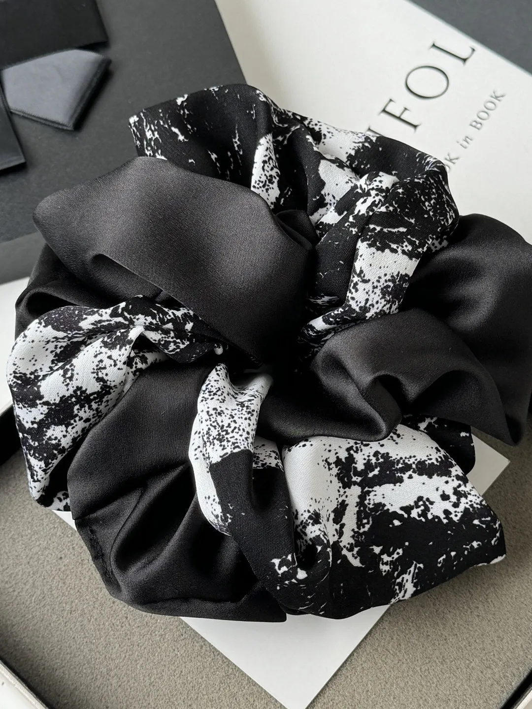 エレガントな水インク拡散サテンヘアネクタイ女性のためのシンプルなスタイルラウンドヘアバンドヘッドフラワー新しいファッションヘアアクセサリー