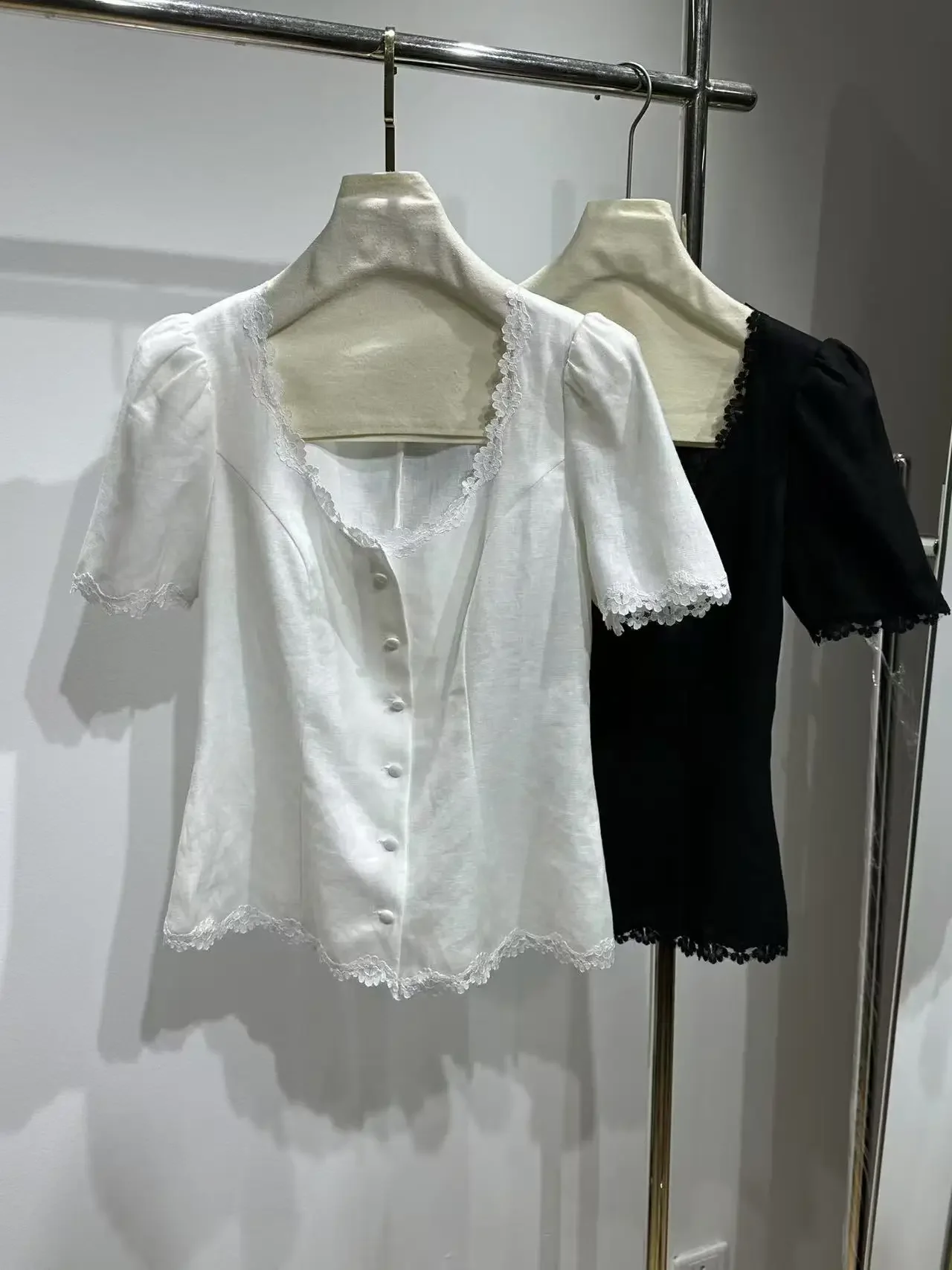 

Женская льняная рубашка двух цветов с цветочной вышивкой и квадратным воротником с коротким рукавом, однобортная повседневная женская блузка, топ