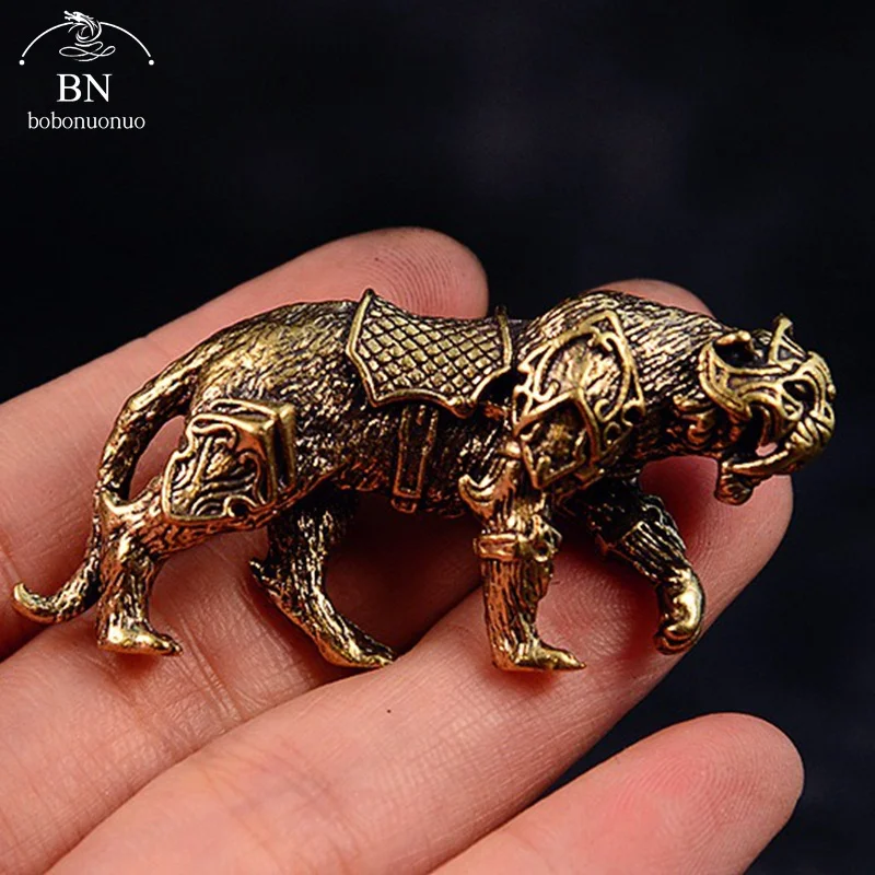 Retro Brass Majestic Saber-toothed tiger Miniature Figurine Desktop Decoration Vintage Mini Animal Statue Home Decor Ornament