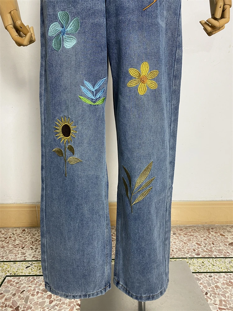 Wzór haftu z płatkami kwiatów Damskie niebieskie jeansy Spodnie Cool Girl Casual Bottoms Damskie spodnie jeansowe z wysokim stanem i szerokimi nogawkami