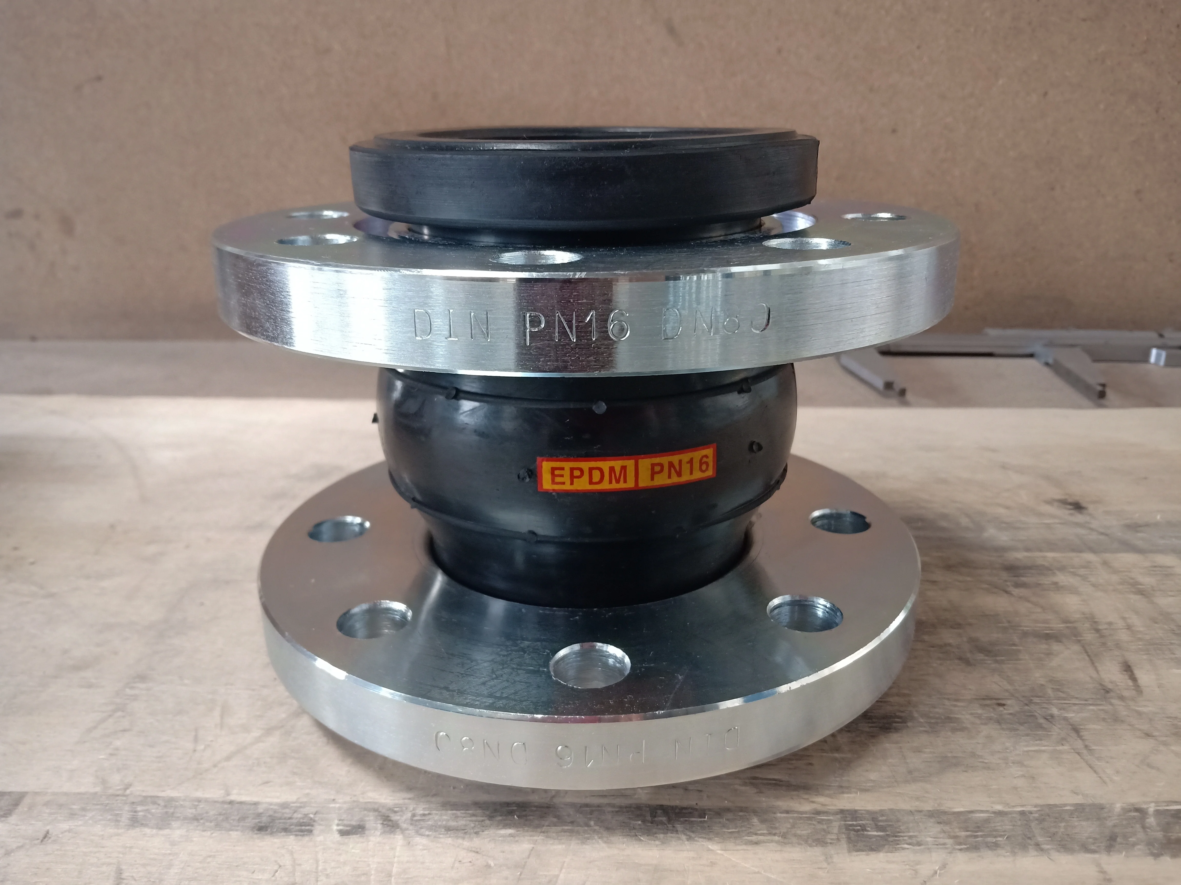 Joint flexible en caoutchouc de haute qualité, filetage F/F