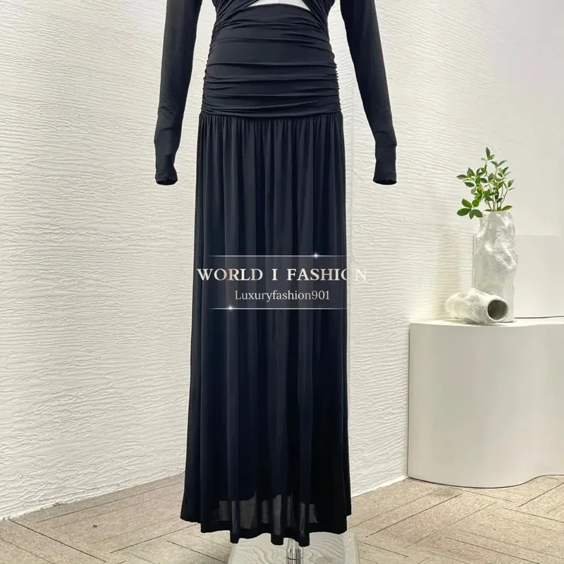 Hochwertiges schwarzes, langärmliges Neckholder-Maxikleid mit schulterfreiem Falten und Ausschnitt an der Taille 2025