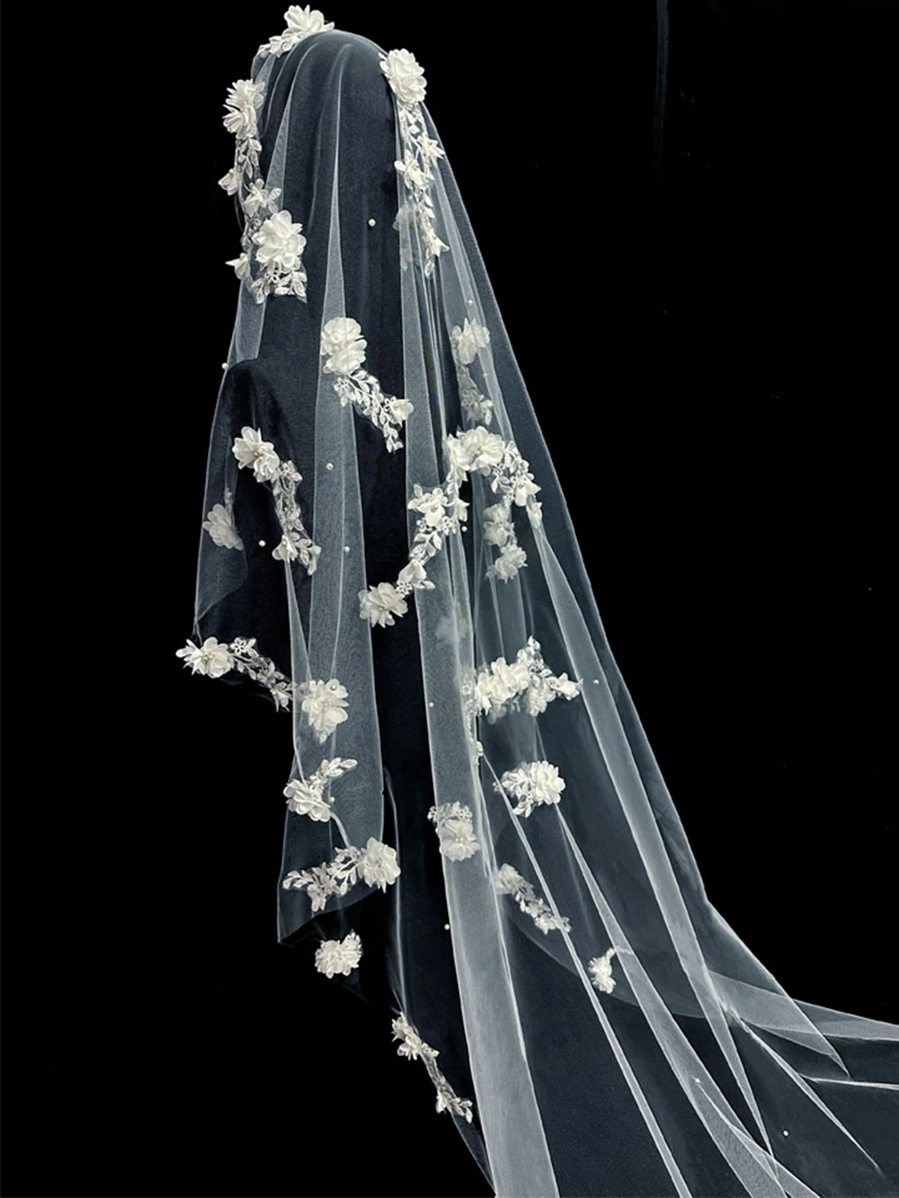 Light Luxury Multiple Sizes Bridal Veils Women's Solid White Flower Applique Pearls Beading Floor Length Wedding Accessories