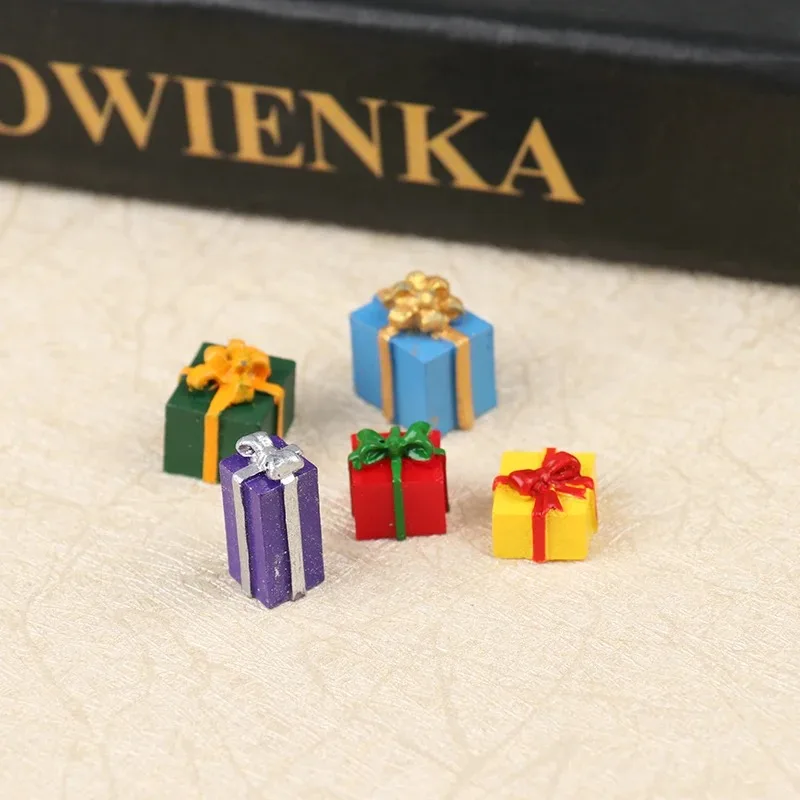 

5PCS 1/12 Scale Miniature Dollhouse Christmas Gift Box Decoration Accessories