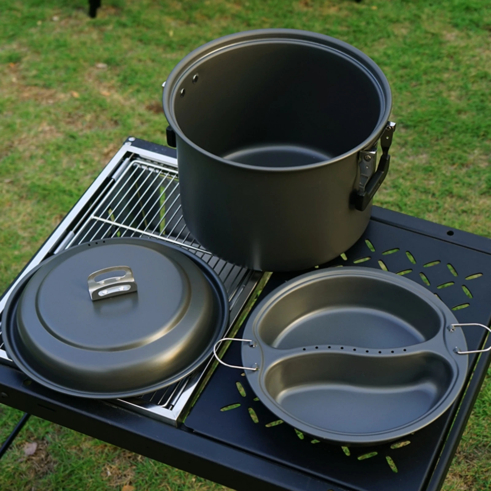 Two-partCompartment Steaming Pot Hard-Anodized Outdoor Steamer Set Portable Cooking Pot Foldable Handles Cookware 6.5 L Capacity