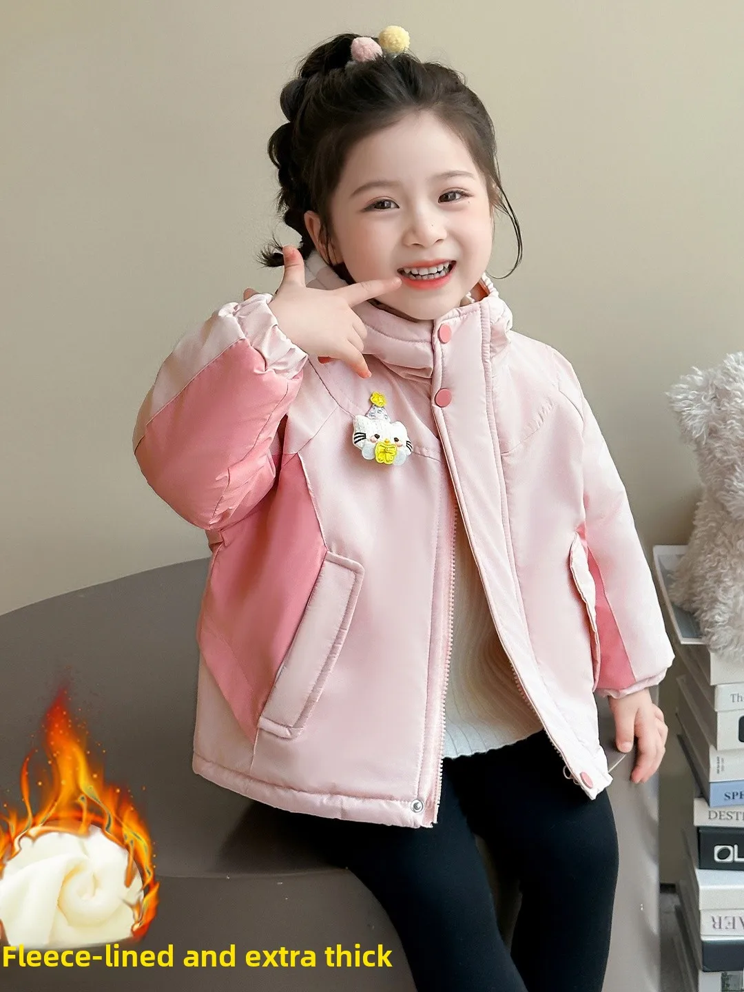 

Модная зимняя одежда из хлопкового тюэта для девочек, теплое пальто с милым мультяшным дизайном, новинка 2025 года, детская верхняя одежда