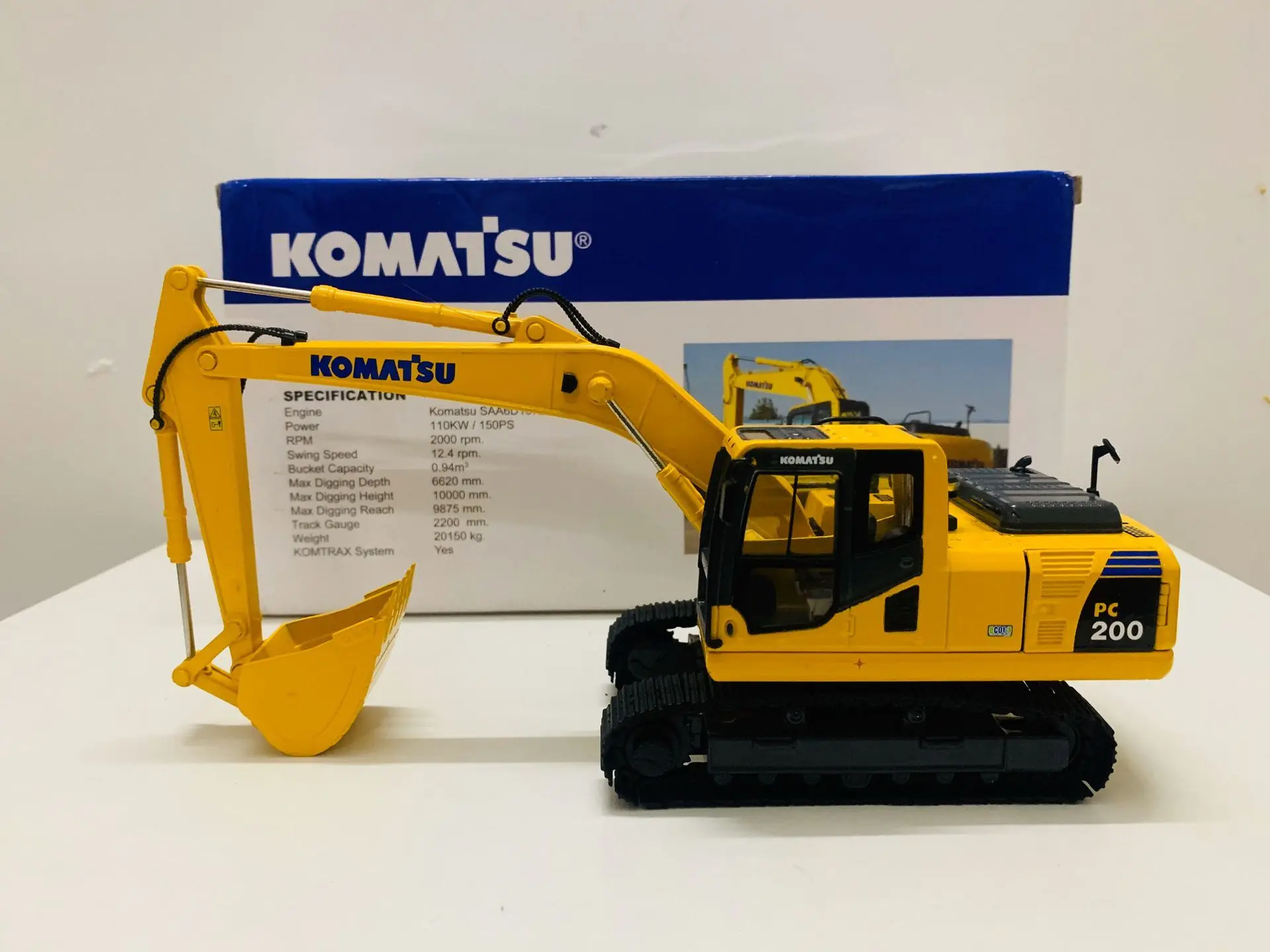 

1:43 Scale DieCast Model PC200-8MO Excavator Door Open Collecting gifts for boys' birthdays, scene decoration