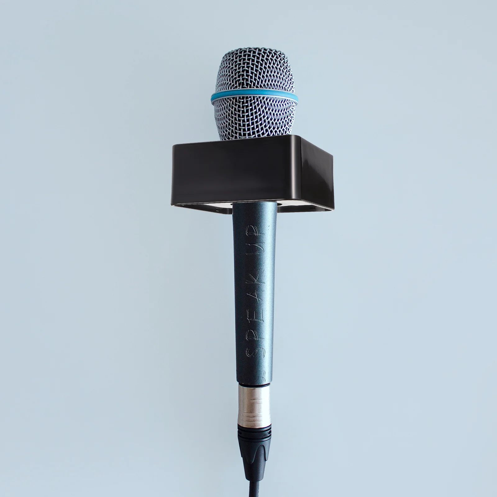 

1Pcs Acrylic Microphone Station Logo Black Durable ABS Professional Interview Microphone Flag Stand for Reporters