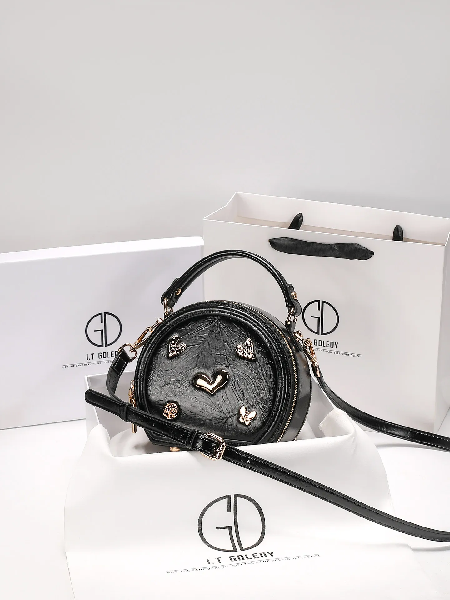 

Luxury and Popular Round Handbag with Glitter Love Rivet and High Quality Leather 2026 Women's Newly Trendy Single Shoulder Bag