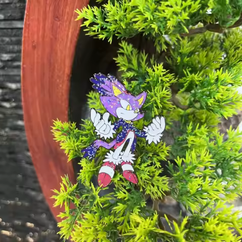 Sonic cute cartoon and anime-related brooches, bag accessories, desktop ornaments, collectibles