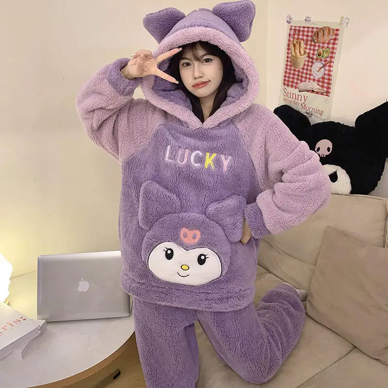 ชุดนอนกำมะหยี่ลายซินนามอโรล ซานริโอ้ สำหรับผู้หญิง ลายการ์ตูนเฮลโลคิตตี้ คุโรมิ แขนยาว อุ่นสบาย น่ารัก ชุดนอนเมโลดี้สำหรับสาวๆ