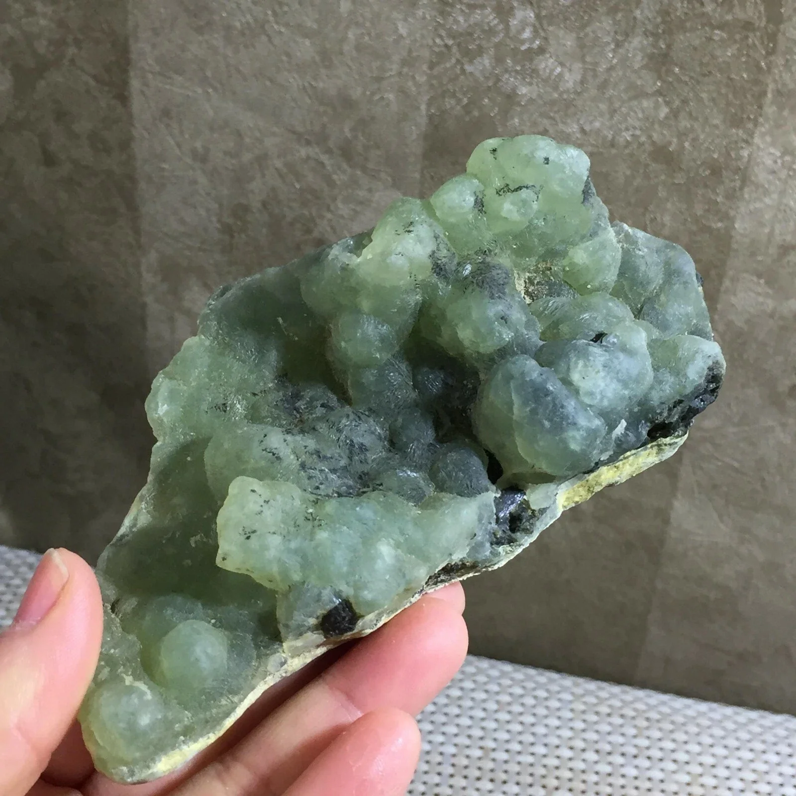 

Natural Grape-Shaped Raw Stone, Home And Office Decoration, Energy Gemstone, Spiritual Healing, Gift, Demagnetization Meditation