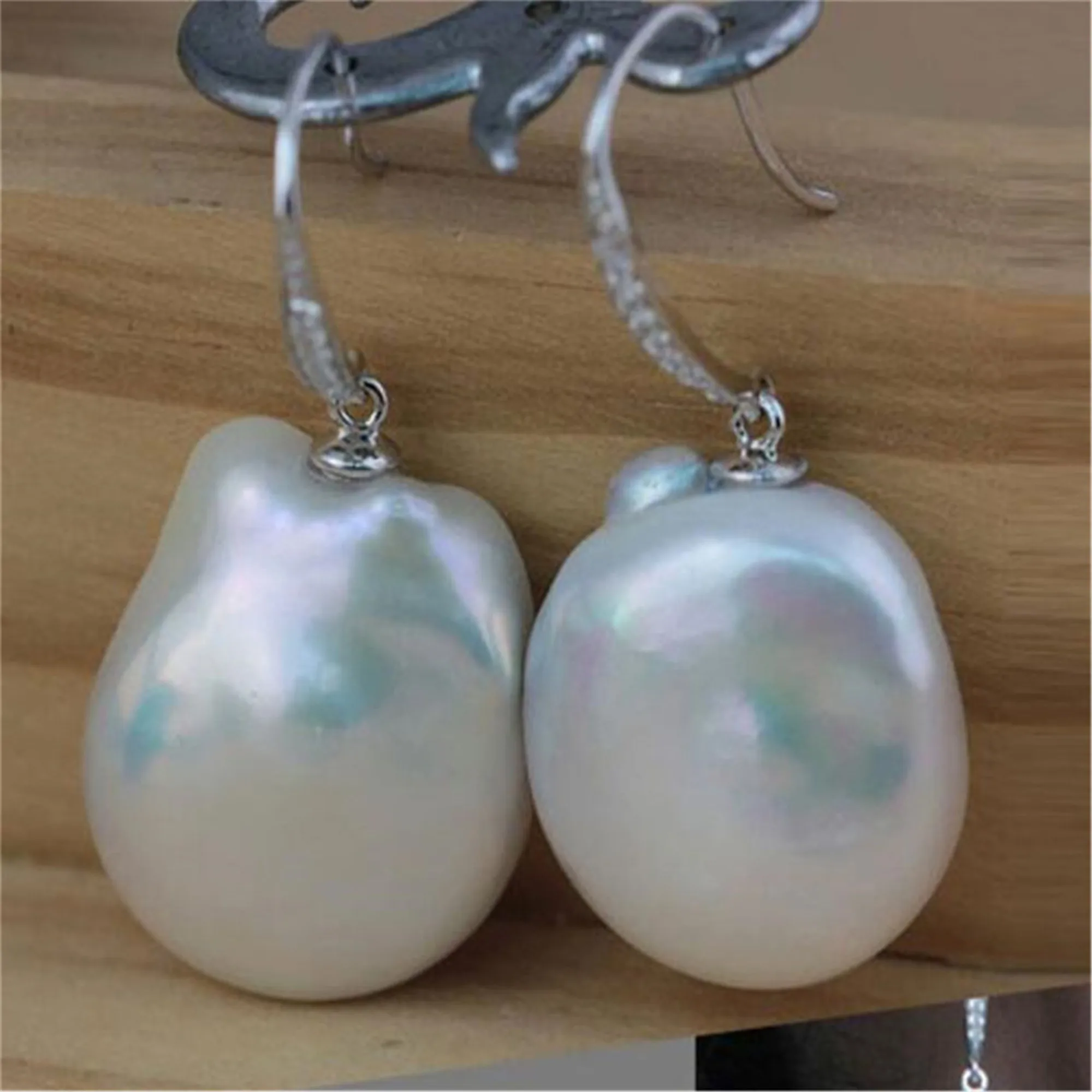 

Freshwater pearls White Baroque Pearl Earrings Silver Hook Handmade Meisje Bohemian Eardrop Jewelry