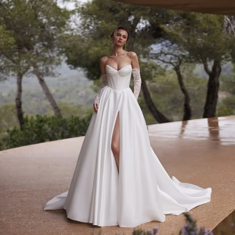 

Customized ivory satin Ball Gown Royal Wedding Dresses Sweetheart Lace applique vent Made Robe De