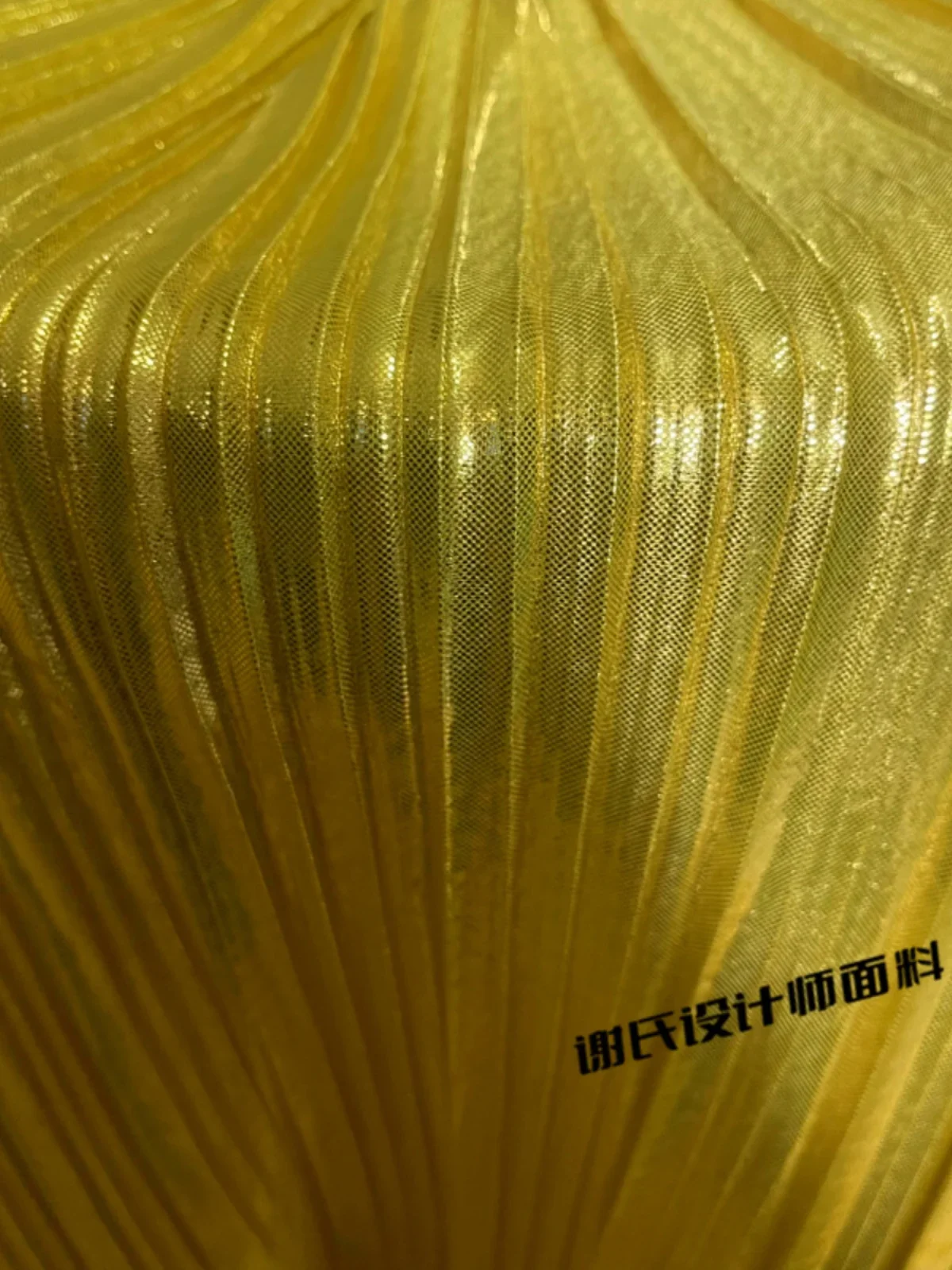 

Bronzing Pleated Fabric for Skirt Flash Stage Background Fashion Cloth Designer Diy Sewing Material By The Meter Wholesale