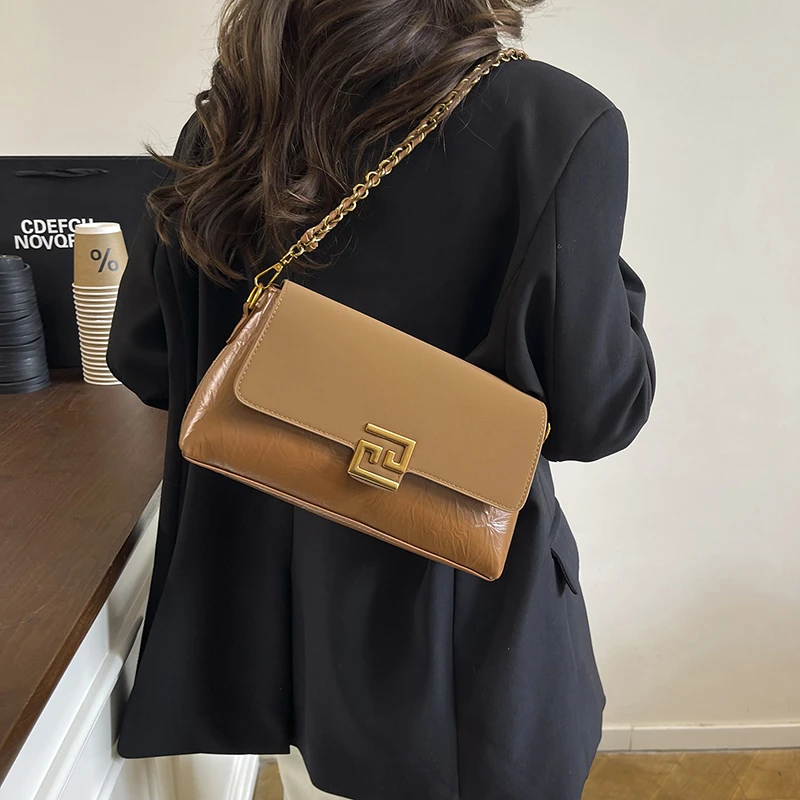 

Elegant Stylish Solid Color Diaper Bags For Ladies Designer Simple Tote Bag Large Capacity Vintage Shoulder Bag Trendy Fashion