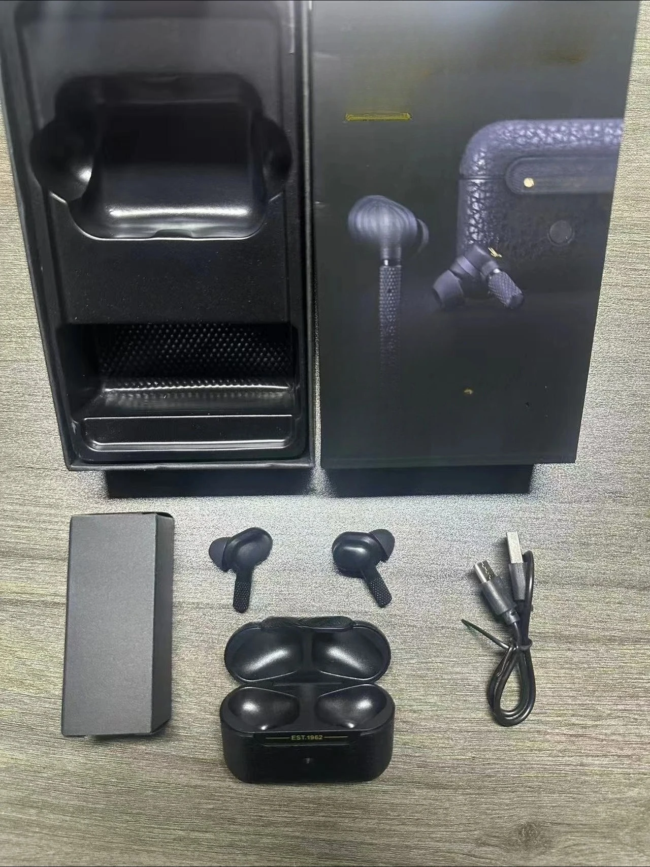 2025 wireless Bluetooth in ear sports earphones with earplug cancellation function