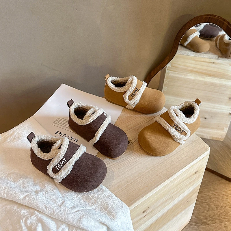 

Kids Moccasins Korean Style Versatile Girls Flat Shoes Suede Warm Hook&loop 2025 Winter New Children Leather Shoes Round Toes