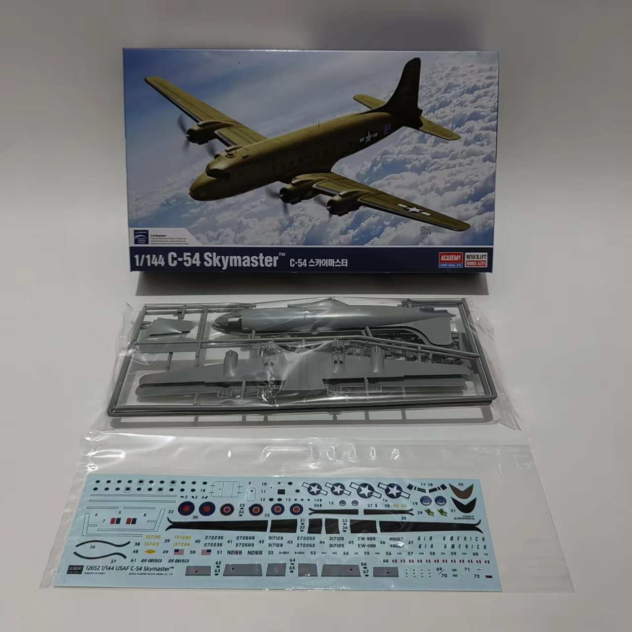 AC12652 ACADEMY 1/144 USAAF C-54 Skymaster Assembly Aircraft Model Kit