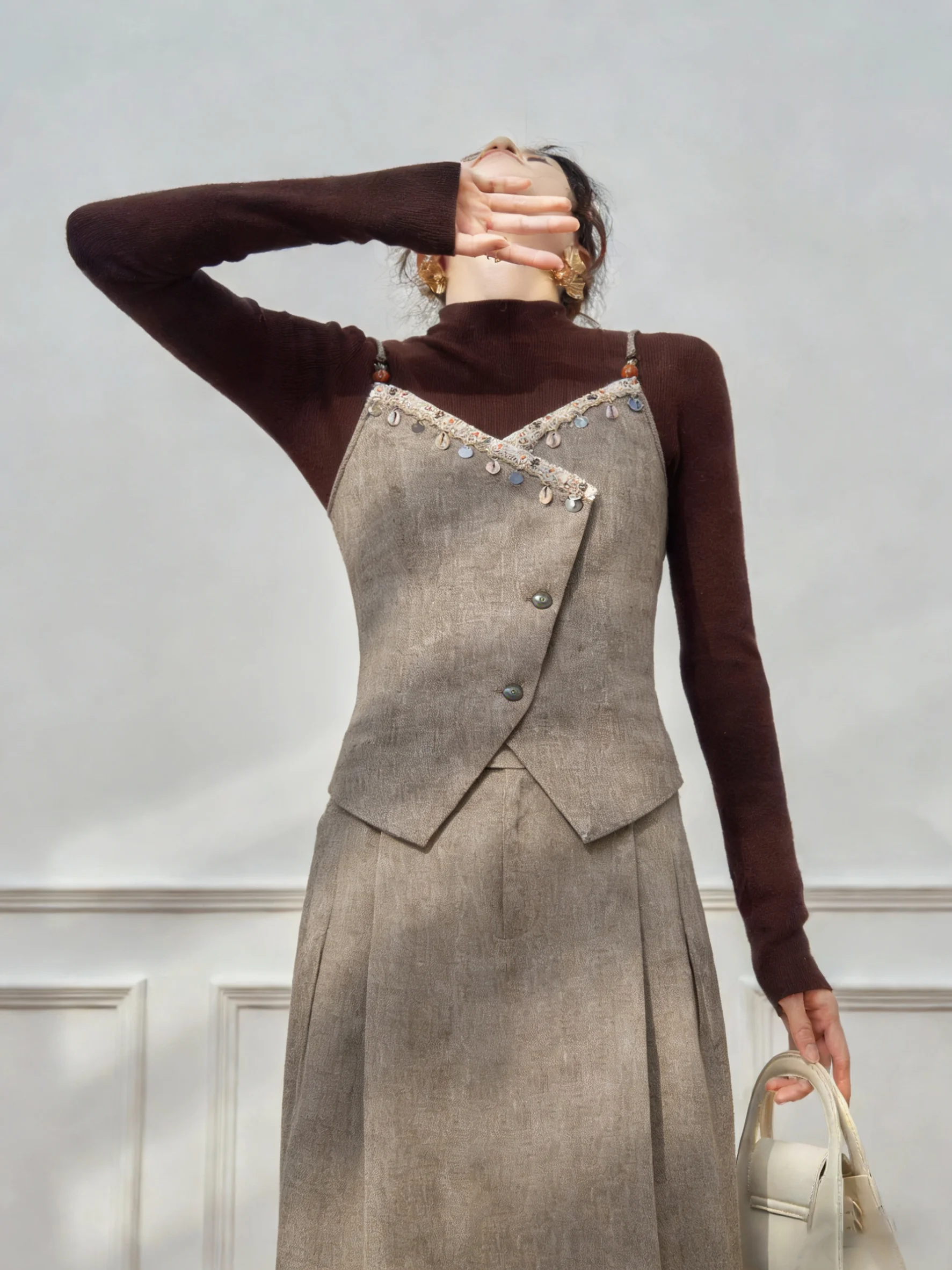 

Women's V-ne Beaded Nelace Light Coffee Color ter Top And Skirt Two-piece Set Spring Faion Casual Outfit