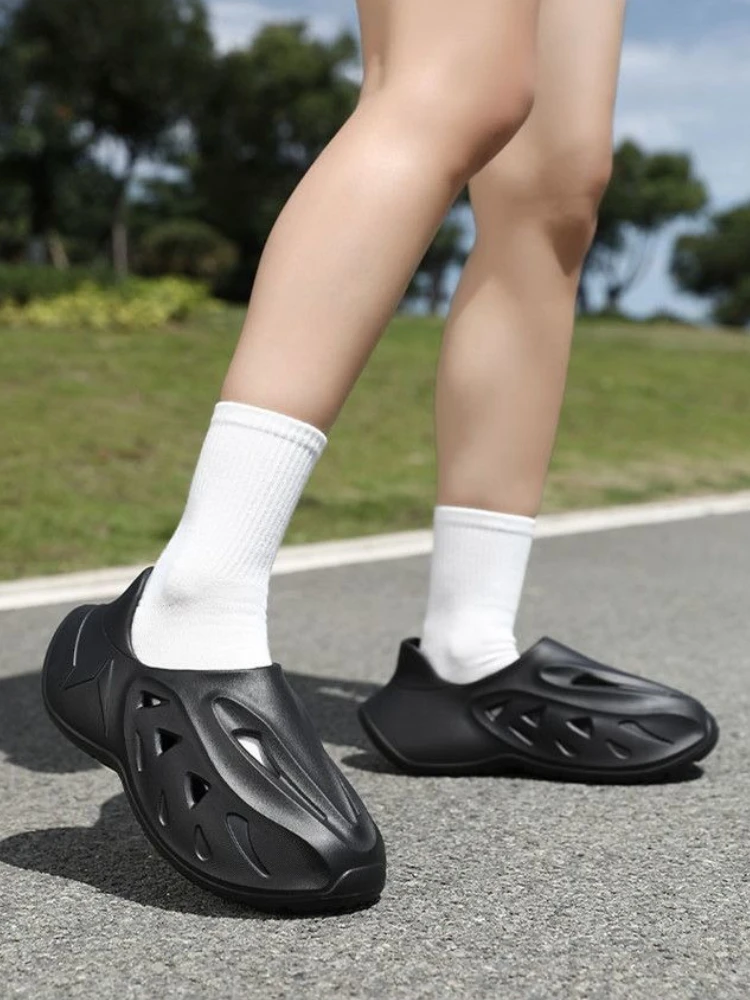 

Полые мягкие туфли с закрытым носком, пляжная дышащая мужская обувь, новый дизайн, 2025 г., уличная обувь в Добро пожаловать, нескользящие мужские сандалии из ЭВА
