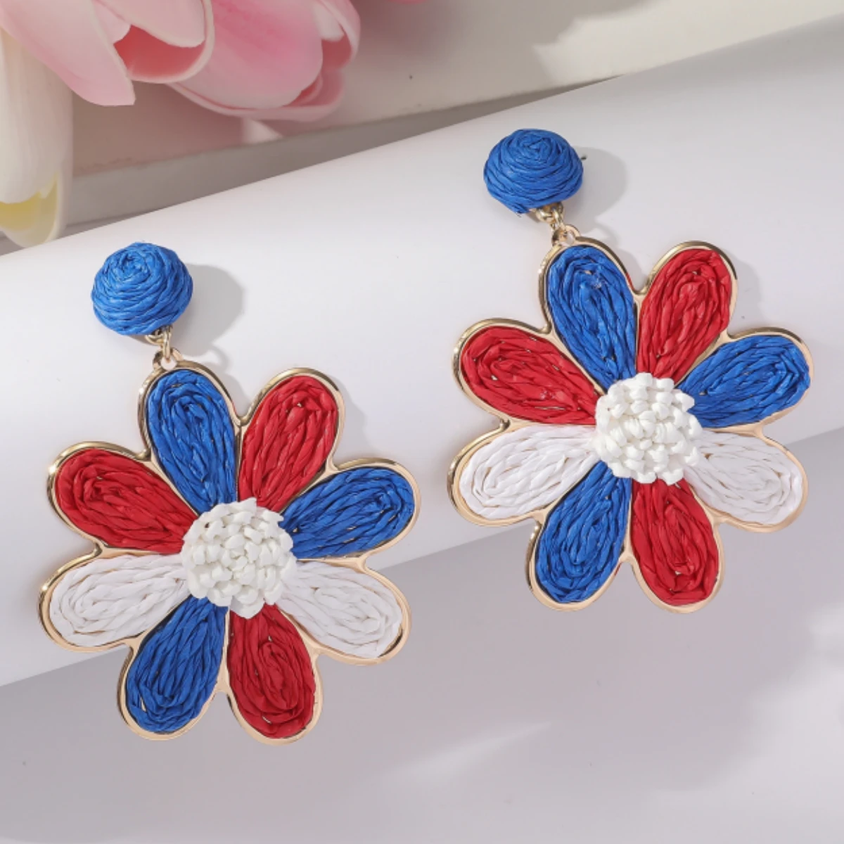 Bohemian-inspired handmade raffia flower earrings Elegant and fashionable multicolored floral earrings Perfect for women's vacat