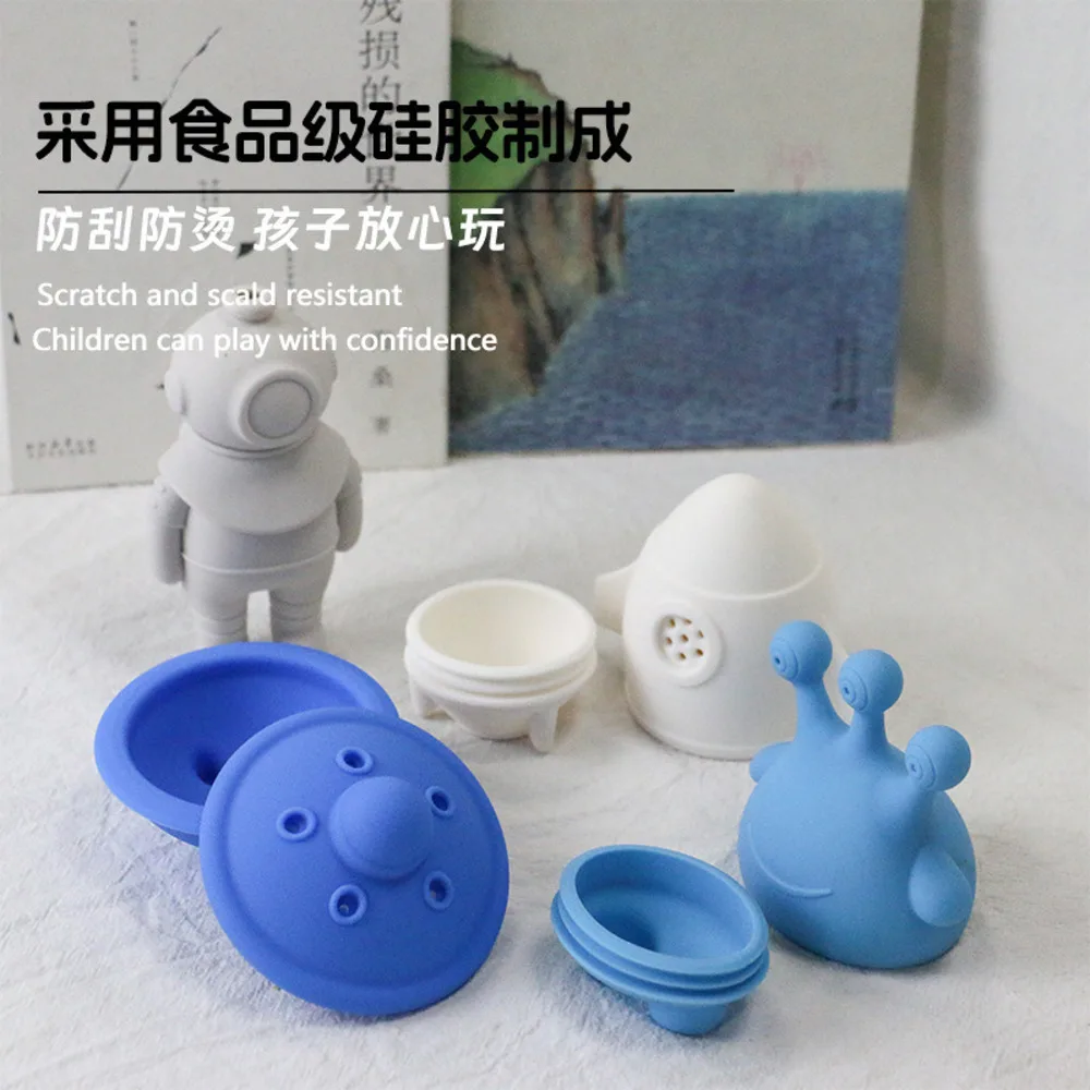 Space UFO Water Gun Toy for Kids Press Shoot Flying Saucer Spray Toy Outdoor Water Battle Game for Pool Beach Play