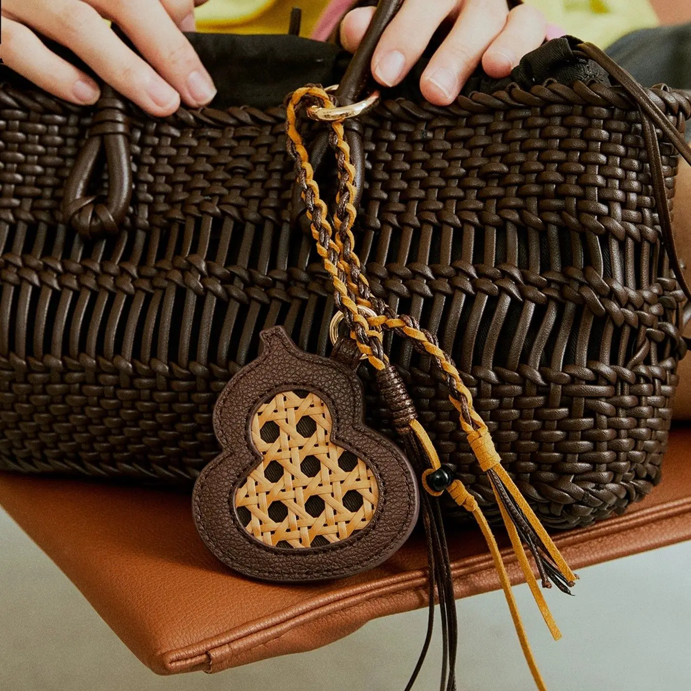 

Подвеска-зеркало из тканой тыквы, рюкзак для ключей, аксессуары в стиле ретро, кожаное украшение с кисточками, безопасная защита