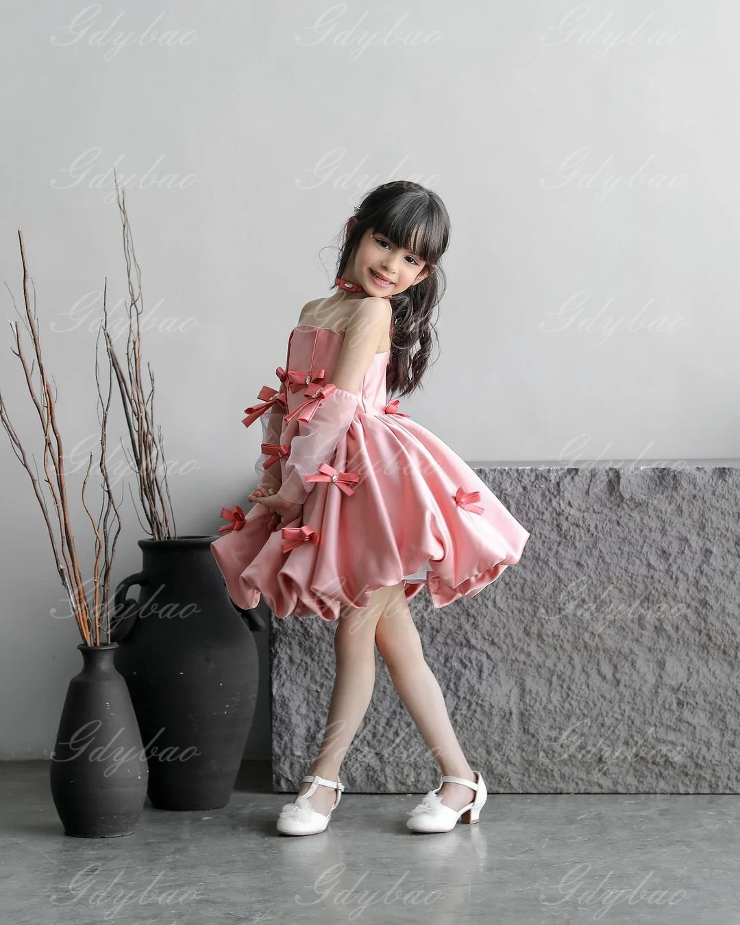 Flower Girl Dress for Wedding Satin Bows Sleeveless Ball Gowns Customized Elegant Birthday Party First Communion Dress for Girls