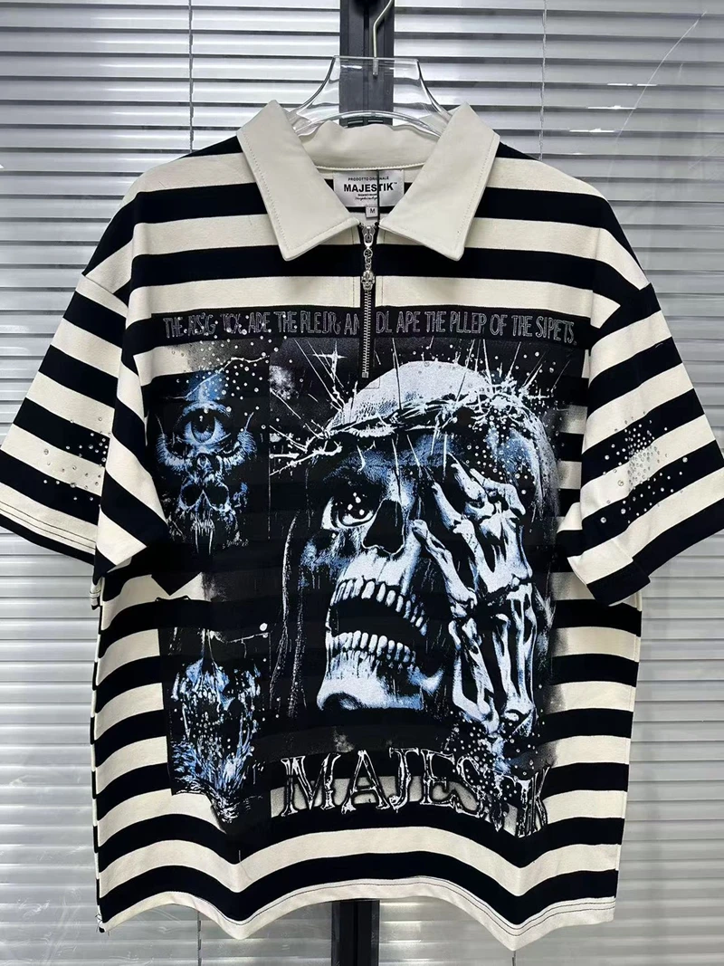 Herren Schwarz-Weiß Gestreiftes Poloshirt Halber Reißverschluss Strass-Totenkopf-Grafik Kurzarm Polo T-Shirt Y2K Streetwear Freizeitkleidung – Detail 2