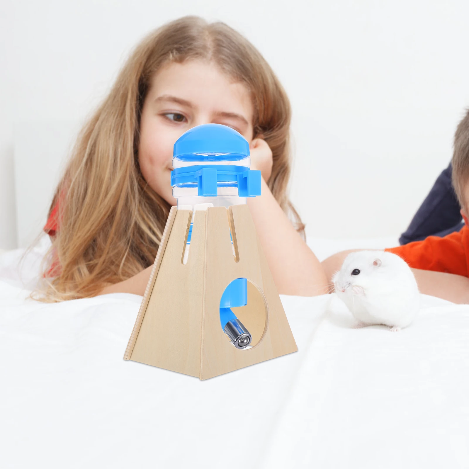 Рисунок 2 - Деревянный держатель для бутылки для хомяка