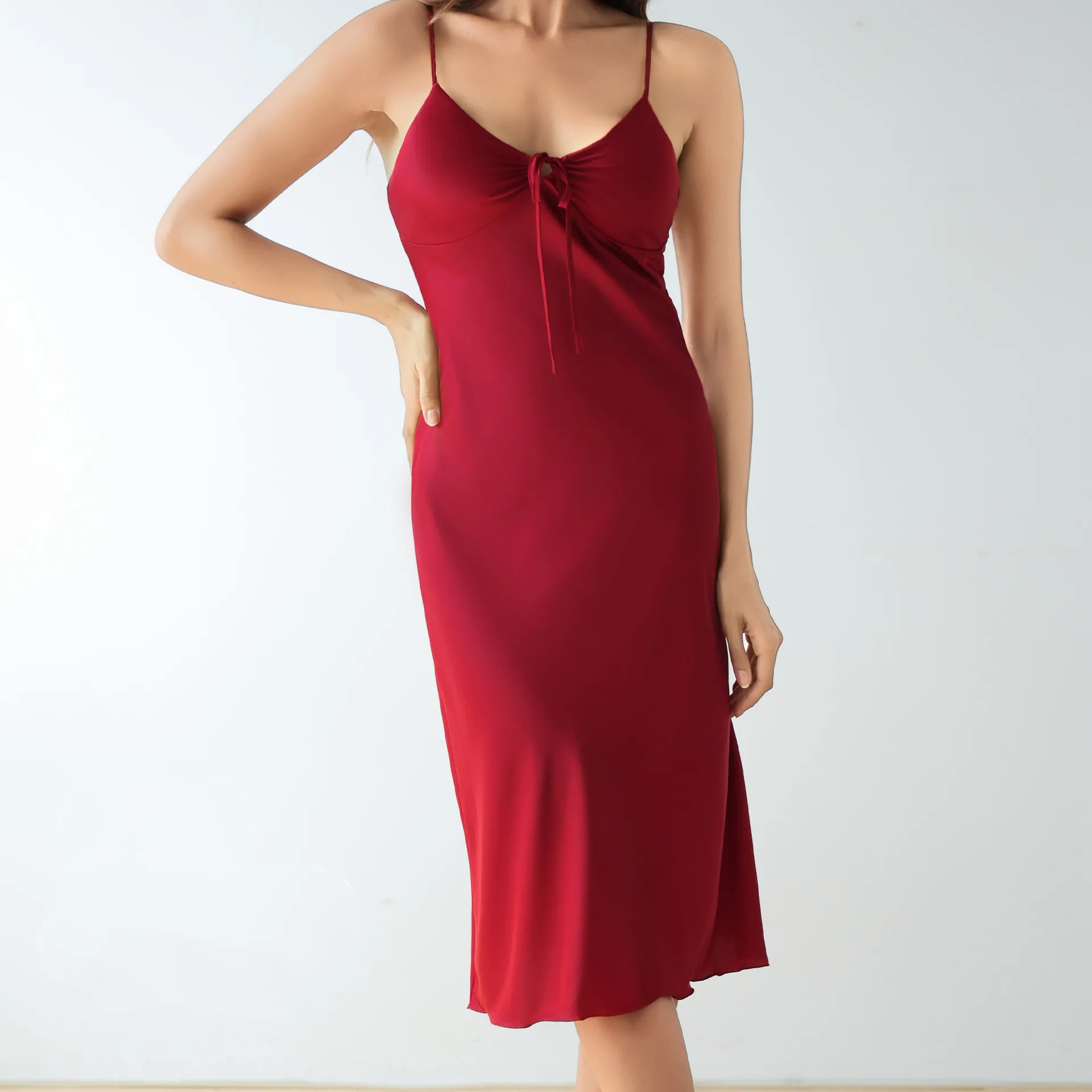 

Сексуальная однотонная атласная ночная рубашка на подтяжках, длинная сорочка, ночная рубашка, нижнее белье из искусственного шелка, женское домашнее платье, ночная рубашка