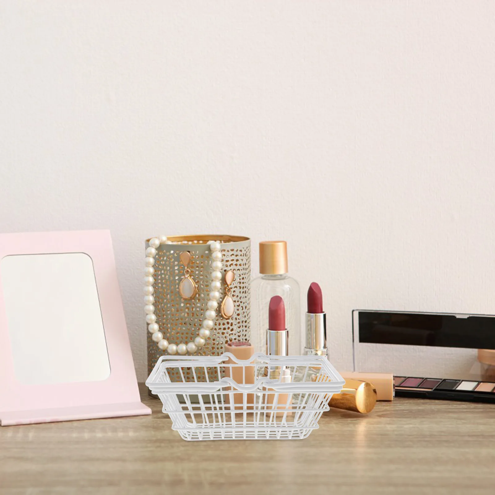 

Mini Metal Storage Basket Desktop Organizer Small Wire Basket for Sundries Stationery Jewelry Office Bedroom