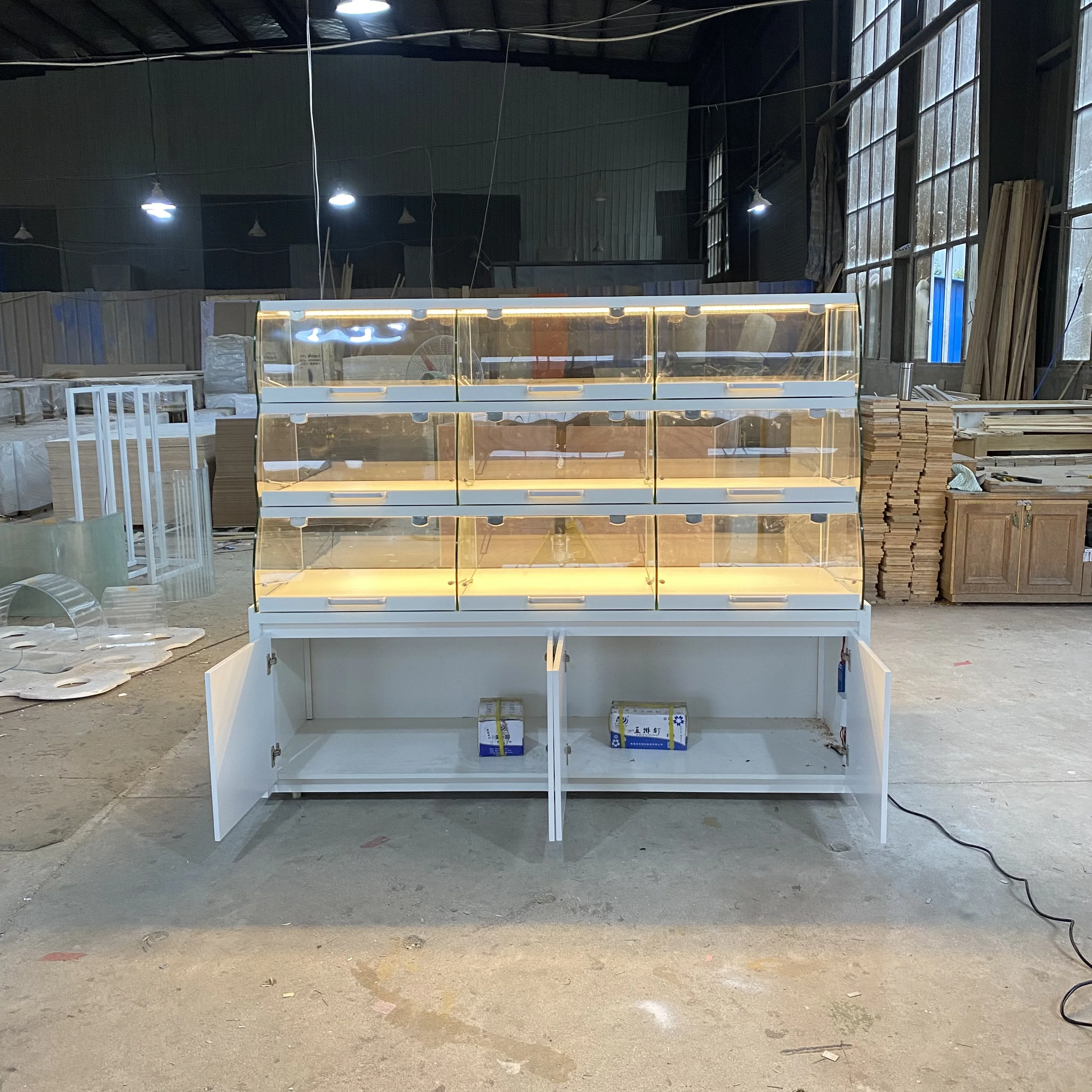 Customized 3-Tier White Durable Stainless Steel Frame Bakery Display Case Curved Glass LED Lighting Shopping Mall