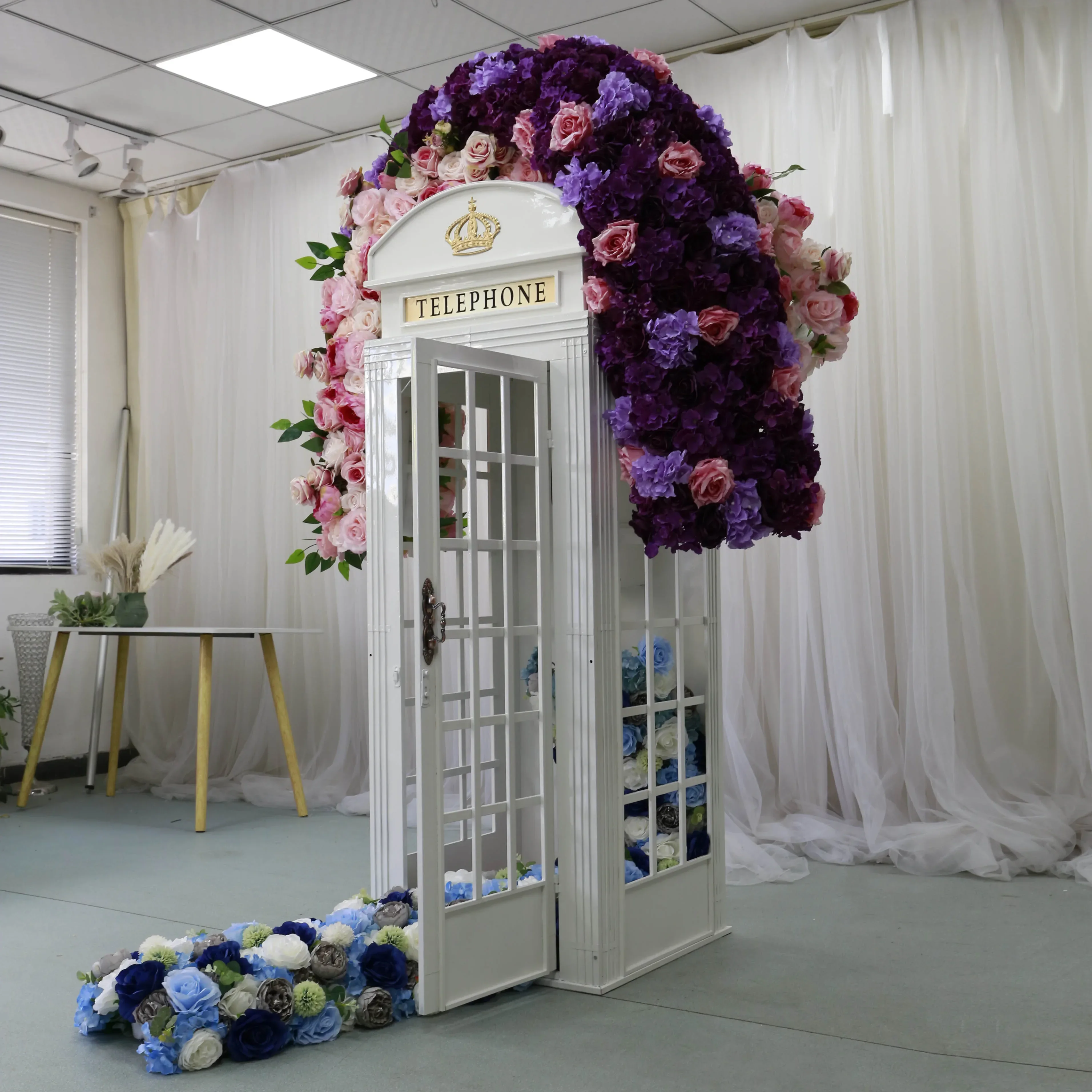 TY210707-2 Popular White Telephone Booth British Metal Telephone Booth For Wedding Hotel Decoration