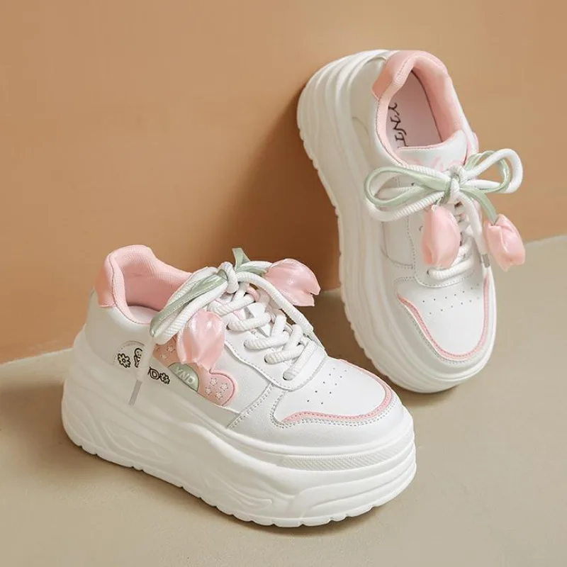 

Милые кавайные женские массивные кроссовки 8 см, весенне-осенняя вулканизированная обувь на плоской подошве, женская повседневная спортивная обувь на высокой платформе на шнуровке