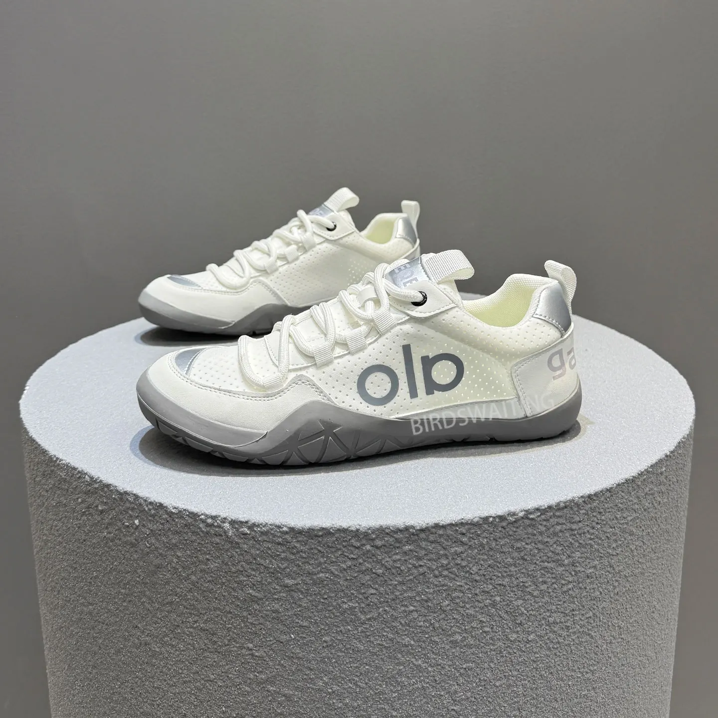 New sports shoes Summer breathable unisex sports casual lightweight soft-soled shoes White sports shoes Everyday training shoes