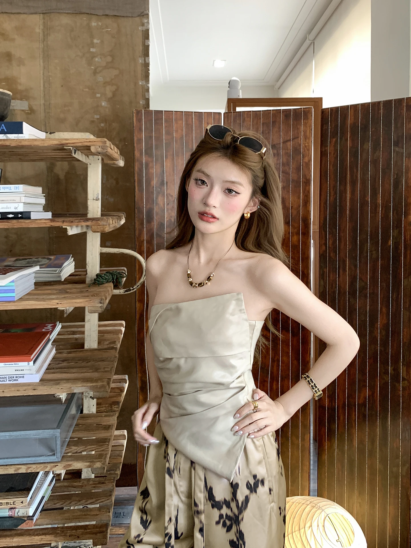 

Женский облегающий топ-бюстье Earth Store Xiaoke Fei Summer Svel с V-образным вырезом и асимметричным подолом, с драпировкой на талии