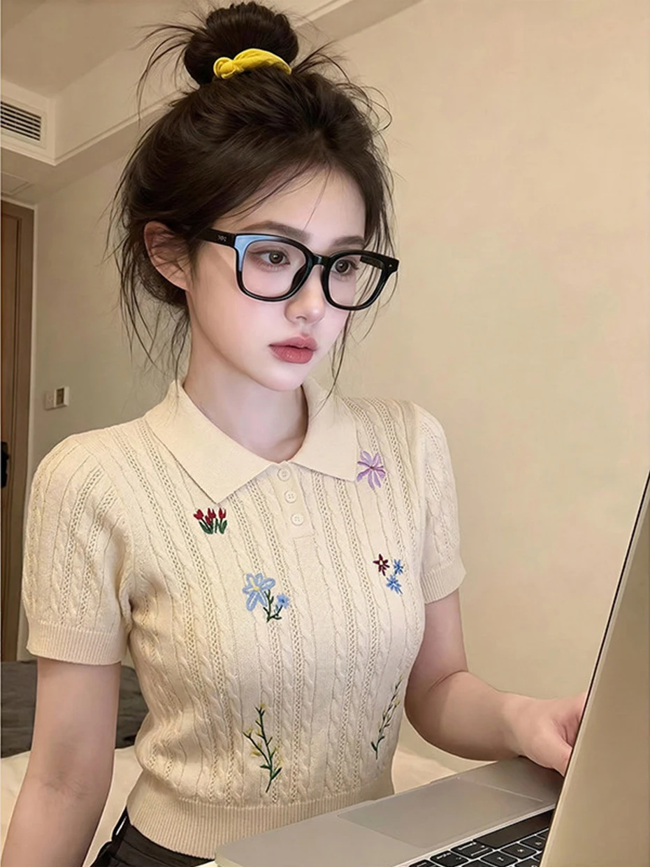 

Желтая вязаная футболка с вышивкой и коротким рукавом, женская, новинка 2026 года, уникальный красивый топ, скрывающий живот, летняя мода