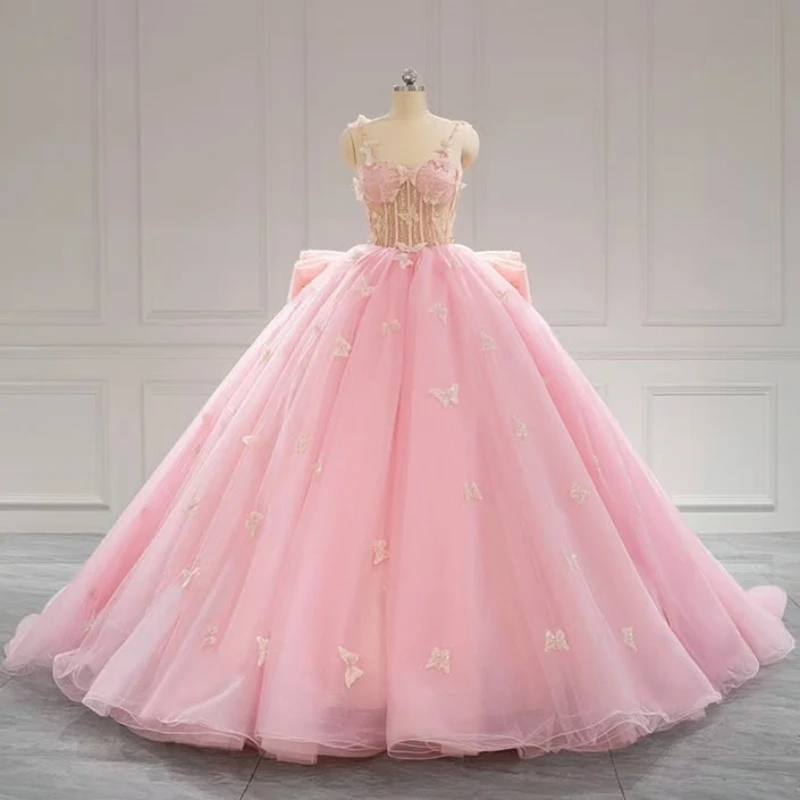 Abiti stile Quinceanera rosa lucido Abito da ballo con cinturino per spaghetti Abiti da 15 Anos Perline con fiocco Corsetto in tulle di cristallo Festa di compleanno Dolce