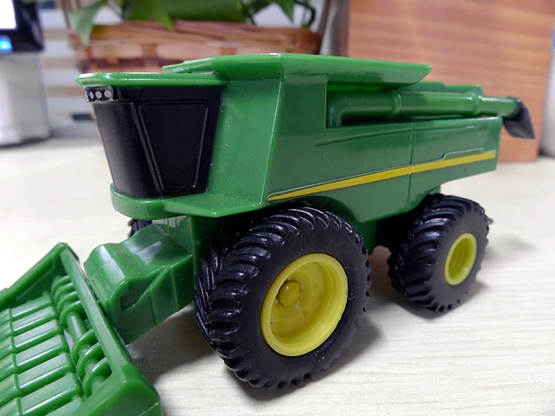 ERTL Diecast Alloy 1:64 Scale Combine Harvester Agricultural Vehicle Cars Model Adult Toy Classics Souvenir Gifts Static Display