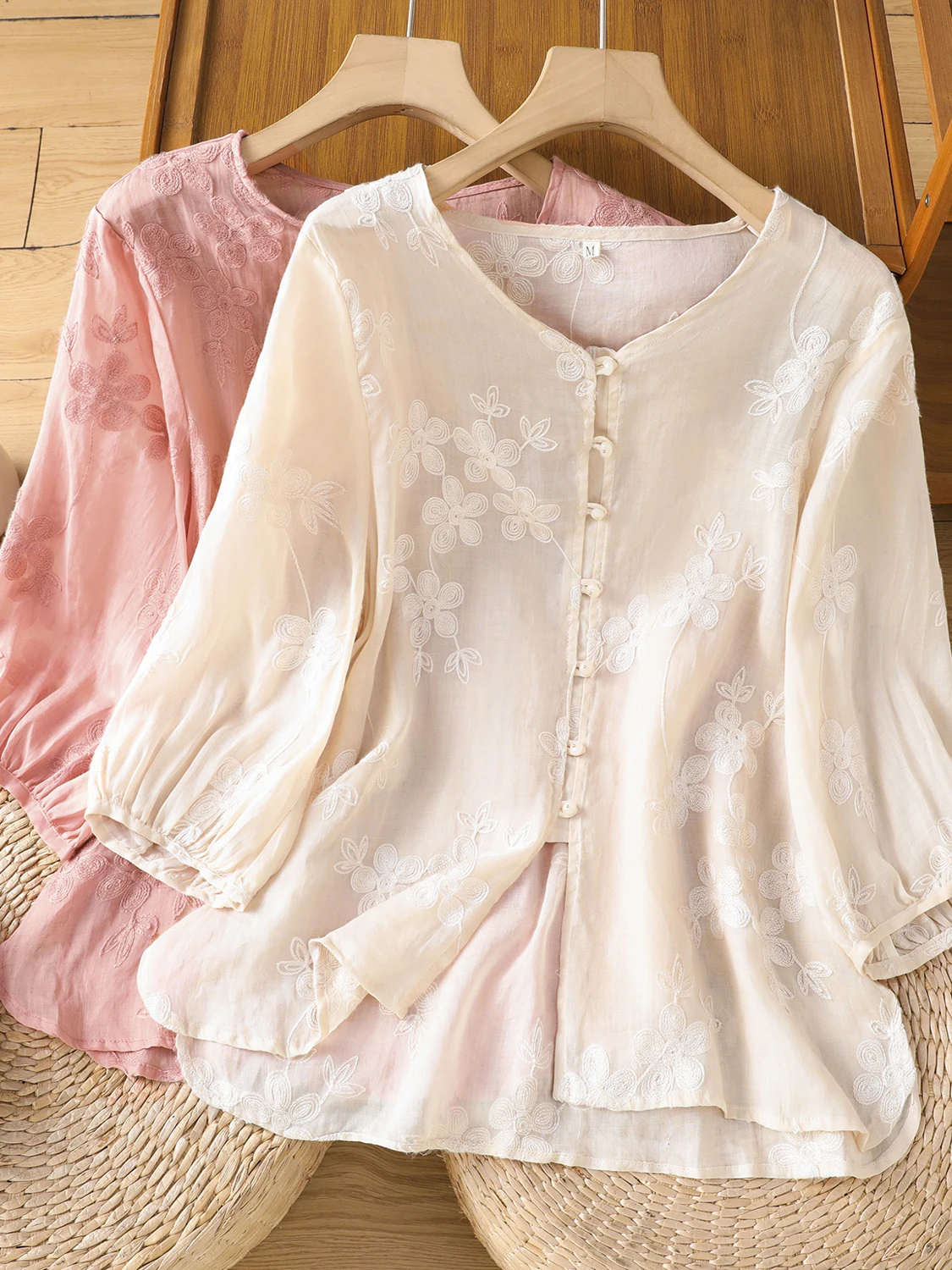 New Chinese Sle Heavy Embroidery Cotton Linen irt Women Summer Vintage National Sle Button V Ne Linen Sun Protection Top