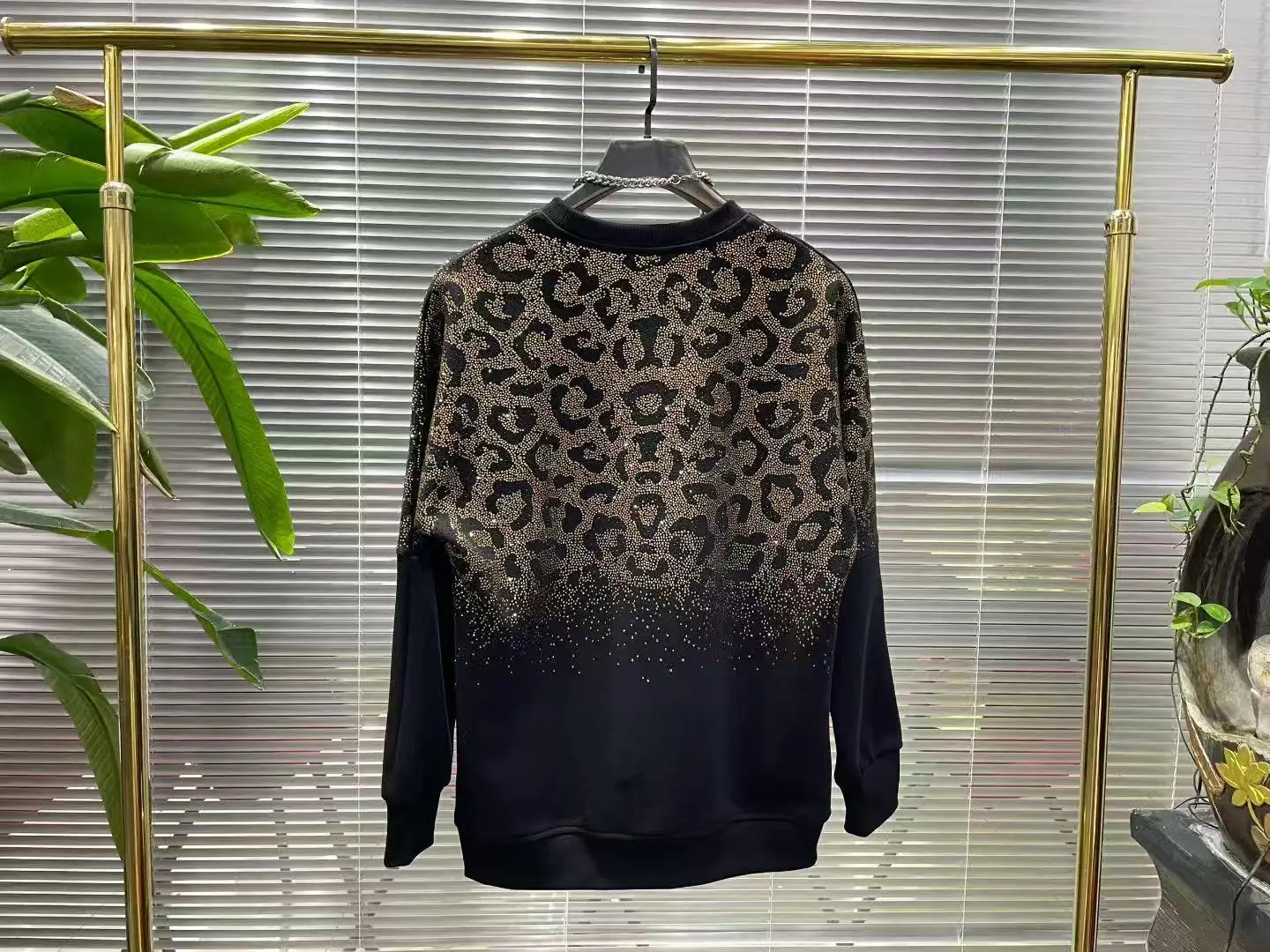2025 New Fashion Handsome Trend Leisure Versatile Long-sleeved Sweatershirt Loose Hot Diamond Round Neck Black Personality Top