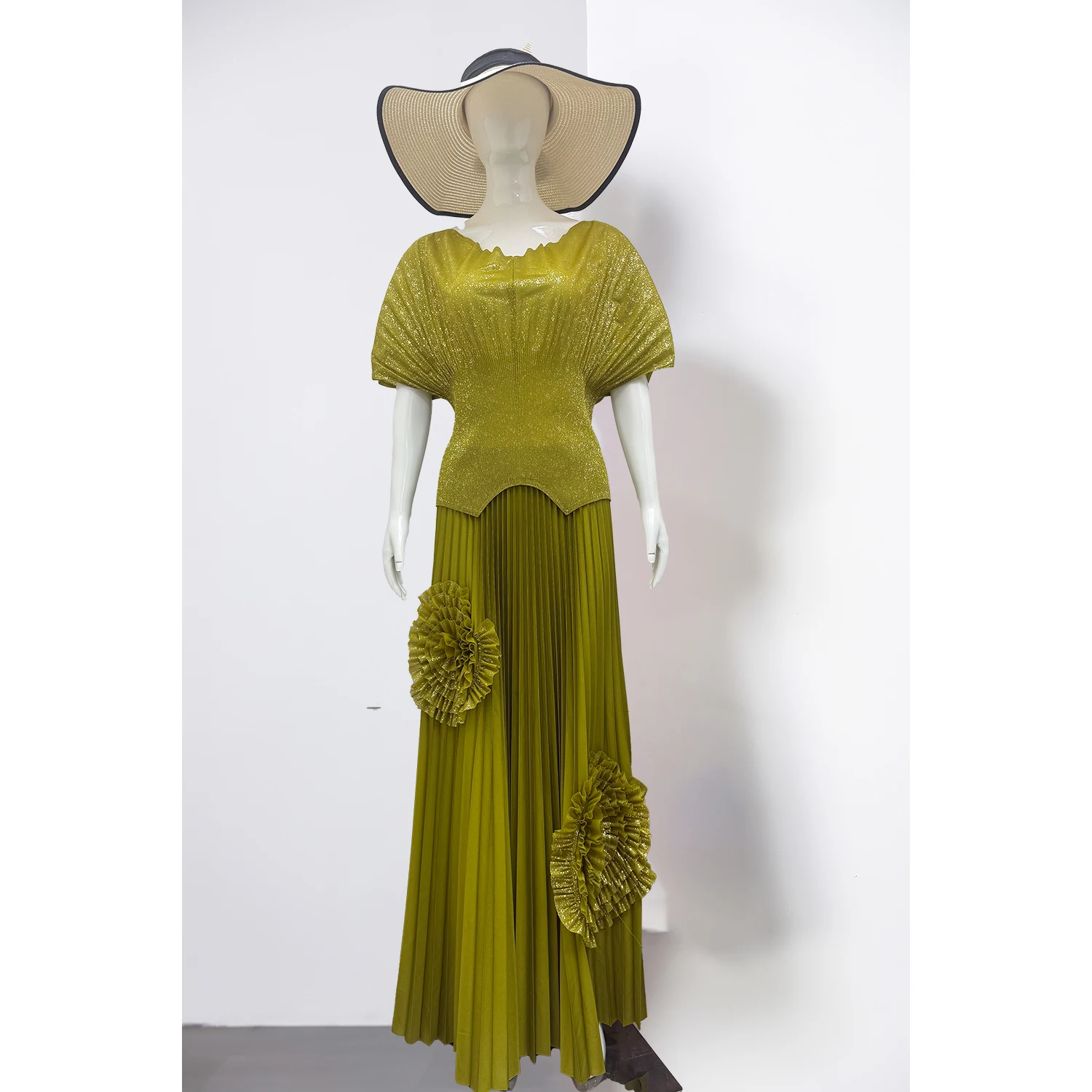 

Miyake French - Style Women's Cross Border Fashion Set: Gilded Bat - Sleeve Pleated Top with Ruffled Floral Embellished Skirt