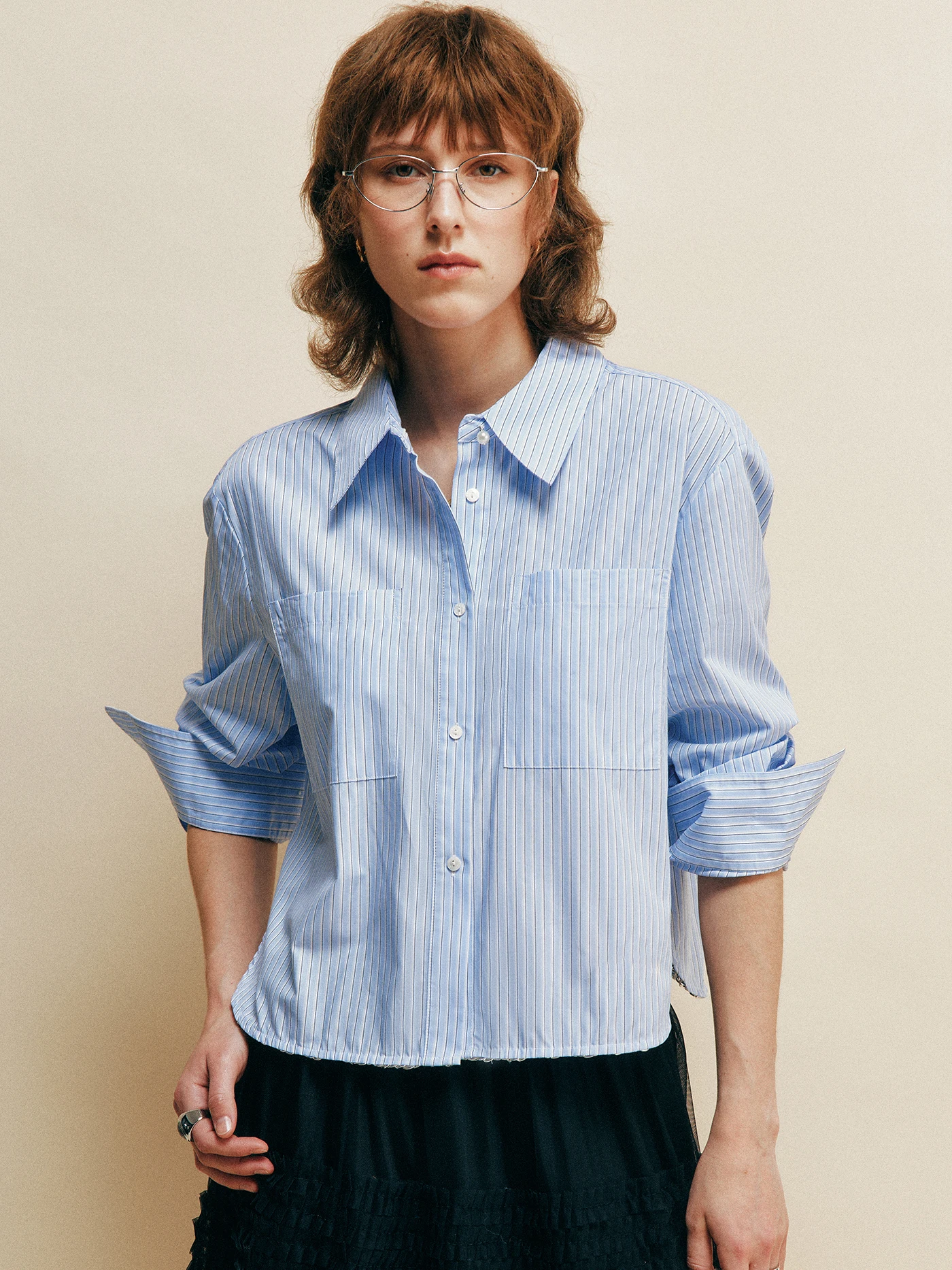 

Женская модная рубашка из чистого хлопка в полоску с вышивкой букв, отложным воротником, декоративной цепочкой, прямого кроя, с длинными рукавами.