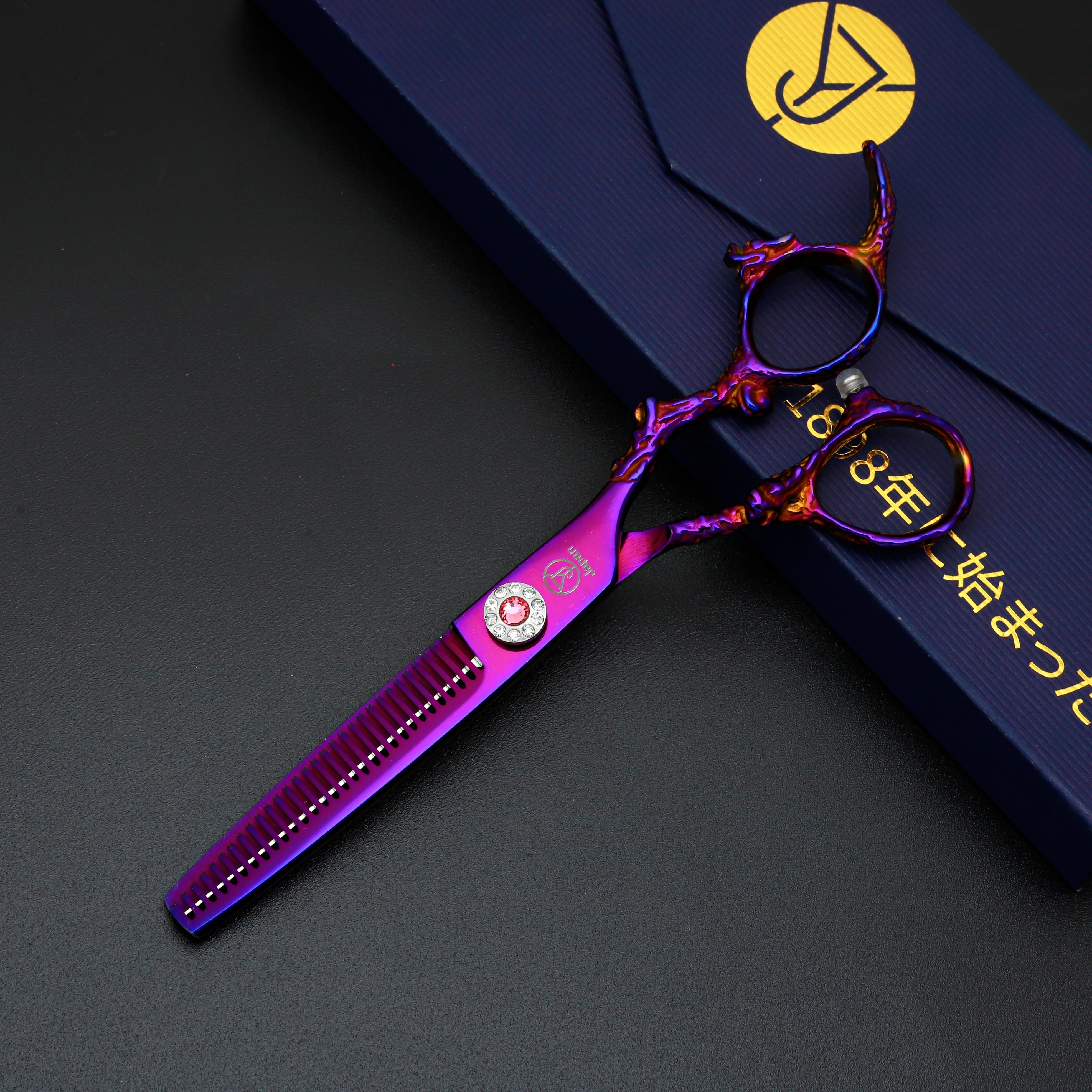 

The colorful dragon-patterned hairdressing scissors are durable and sharp, making them an ideal choice for all barbers and styli