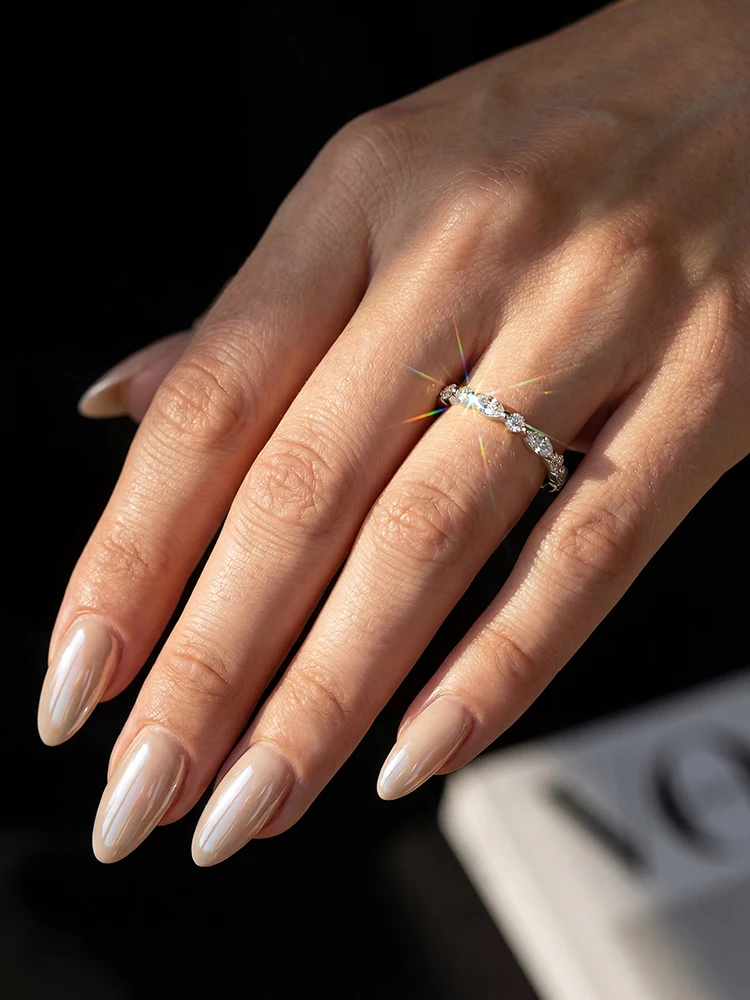 Modischer Ehering mit echtem Moissanit-Diamant in Marquise- und Rundform für Damen, elegant, klassisch, für den täglichen Gebrauch und für Partys, hochwertiger Schmuck. – Detail 4