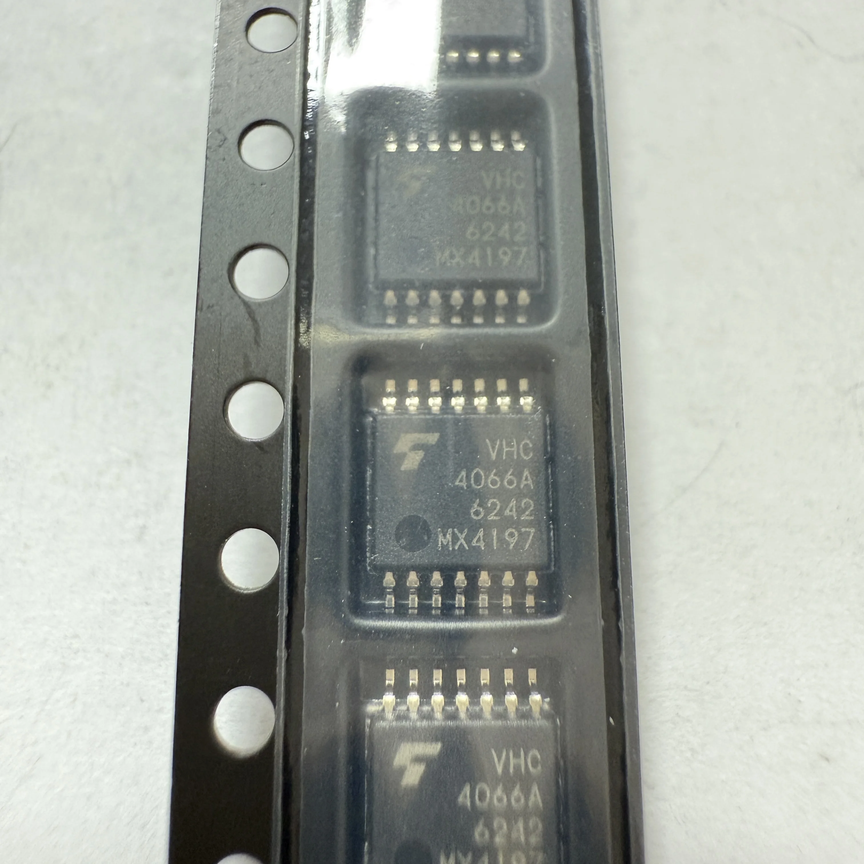 10 قطعة/الوحدة 74VHC4066AFT(BJ) (واجهة المرحلية)